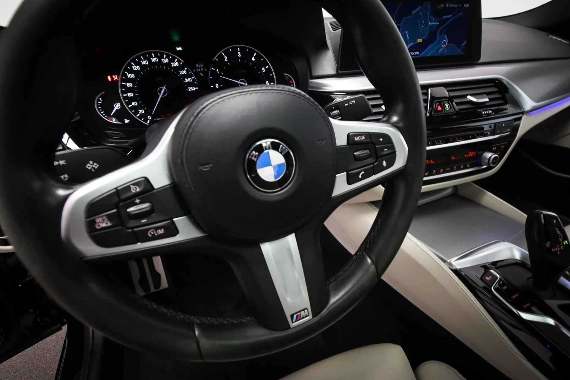 BMW 5-serie 520i M-Sport High Executive | LEDER | OPEN DAK | 18" - 33/62