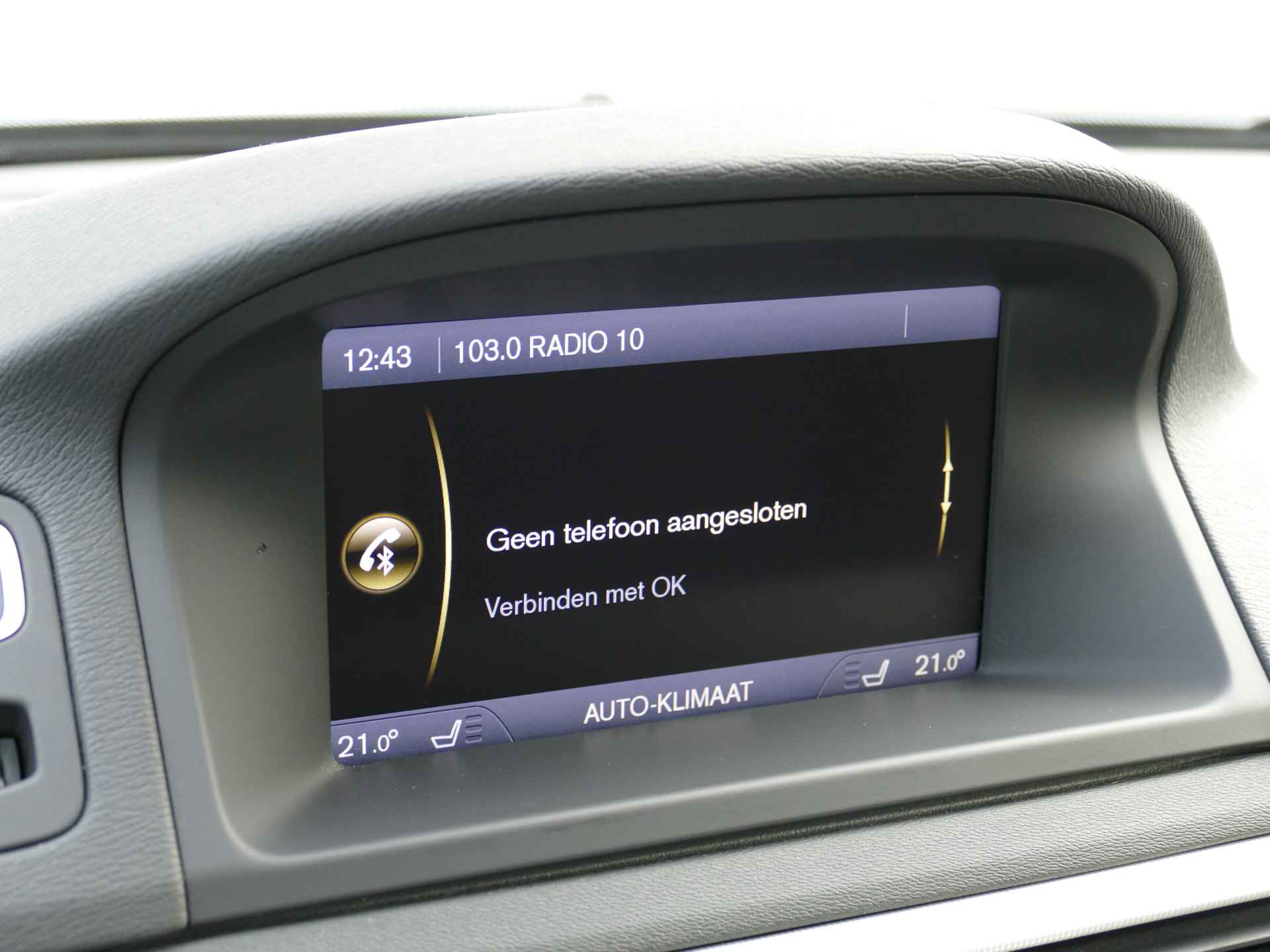 Volvo V70 T4 AUT R-design Dealeronderhouden Leer / Xenon / Navi / Bluetooth - 18/25