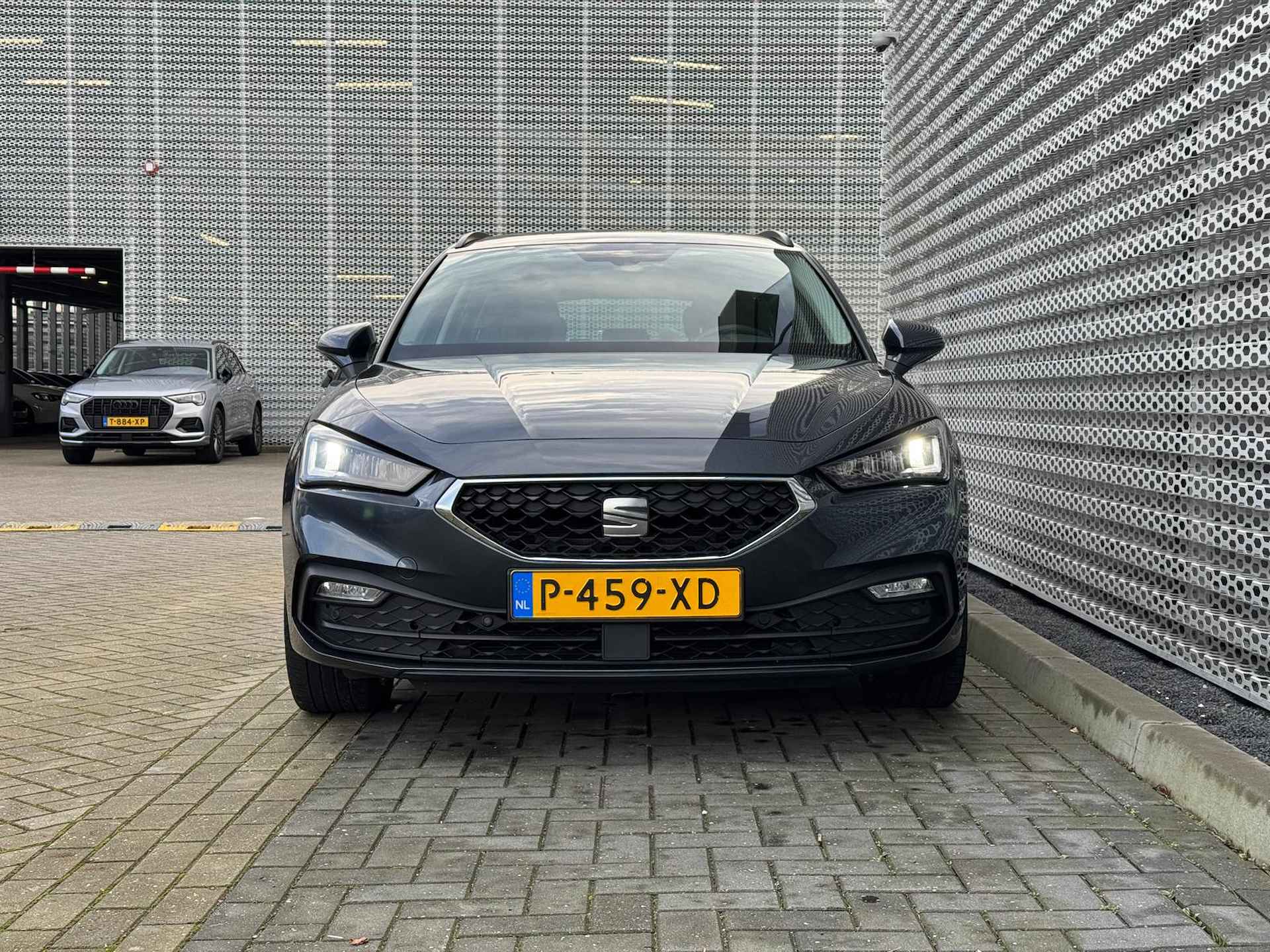 SEAT Leon Sportstourer 1.0 TSI 110PK Style Business Intense / Digitale Cockpit / Achteruitrijcamera / 17" LMV / LED - 11/32