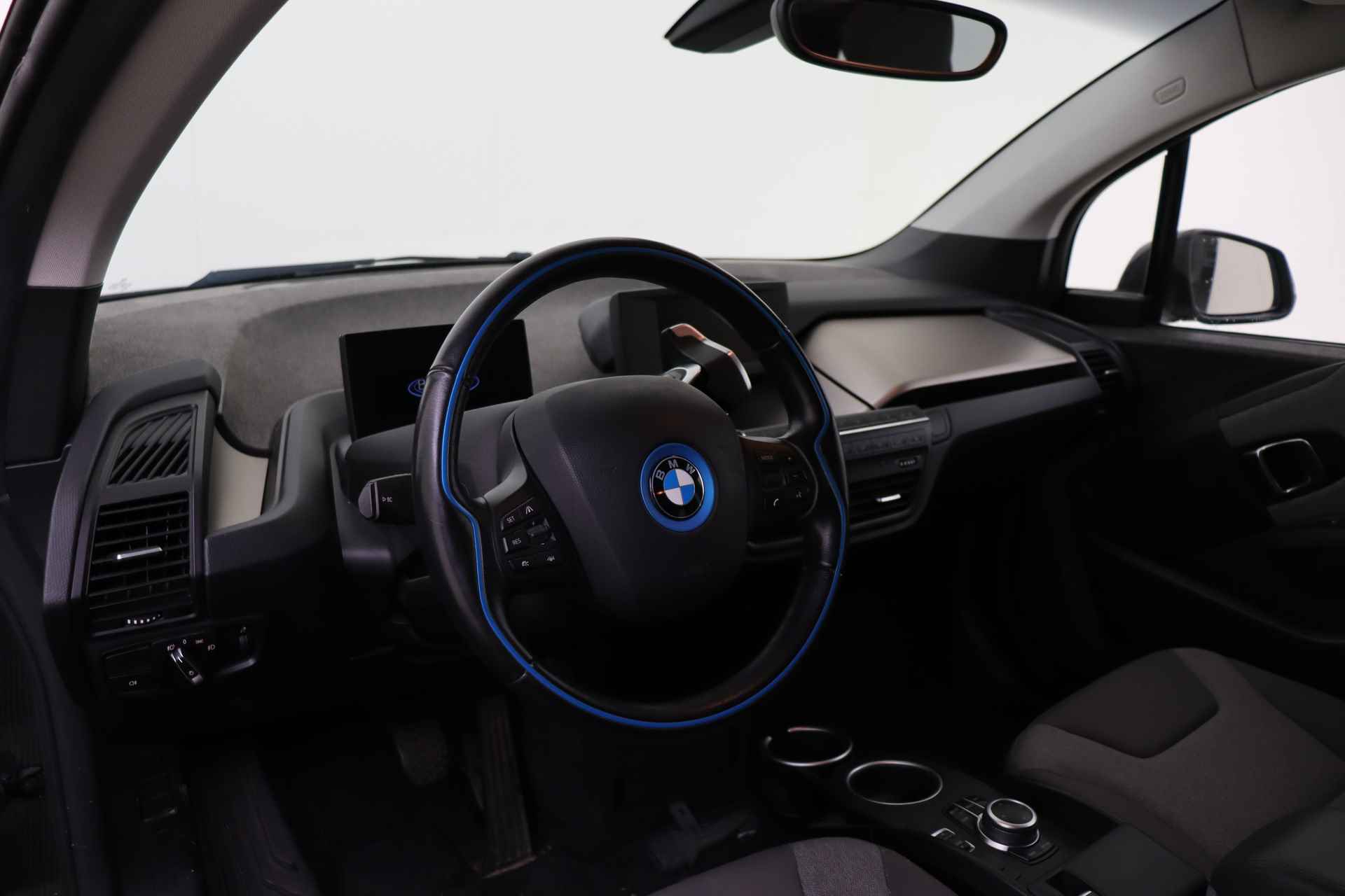 BMW i3 Basis / Achteruitrijcamera / Stoelverwarming / Cruise Control / Park Assistant / Driving Assistant Plus - 4/45