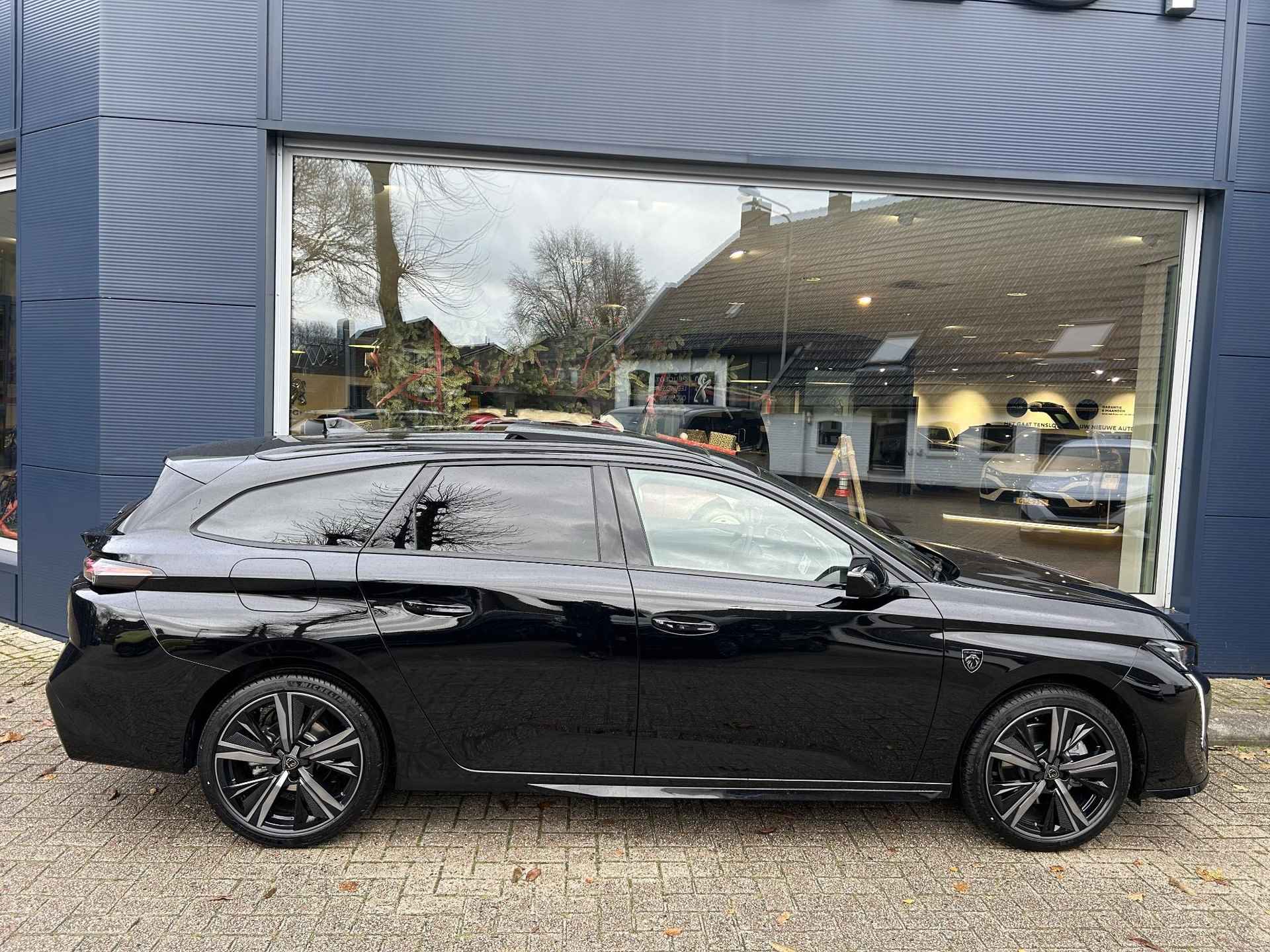 Peugeot 308 SW 1.2 Hybrid 136 e-DCS6 GT | Hybride Automaat | Navigatie | Navigatie | Digitaal Dashboard | 360 Graden Camera | Adaptieve Cruise Control | Dode Hoek detectie | Keyless Entry | Handsfree Kofferklep | Stoelverwarming | Alcantara Interieur | 18" PORTLAND Velgen - 24/53