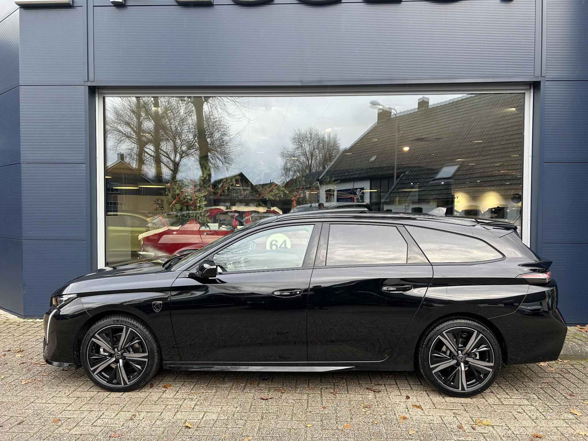 Peugeot 308 SW 1.2 Hybrid 136 e-DCS6 GT | Hybride Automaat | Navigatie | Navigatie | Digitaal Dashboard | 360 Graden Camera | Adaptieve Cruise Control | Dode Hoek detectie | Keyless Entry | Handsfree Kofferklep | Stoelverwarming | Alcantara Interieur | 18" PORTLAND Velgen - 39/53