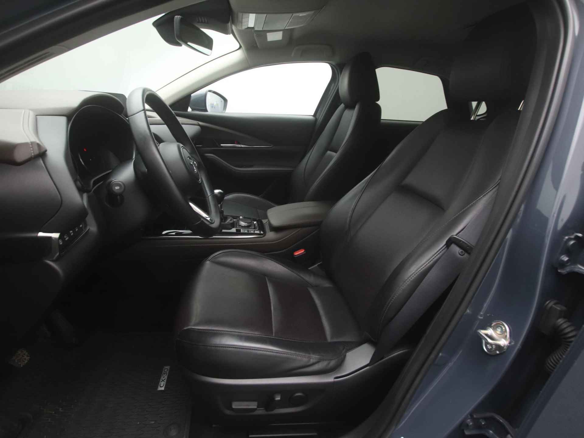 Mazda CX-30 2.0 SkyActiv-X Luxury i-Activesense AWD met all-weather banden : dealer onderhouden - 13/46