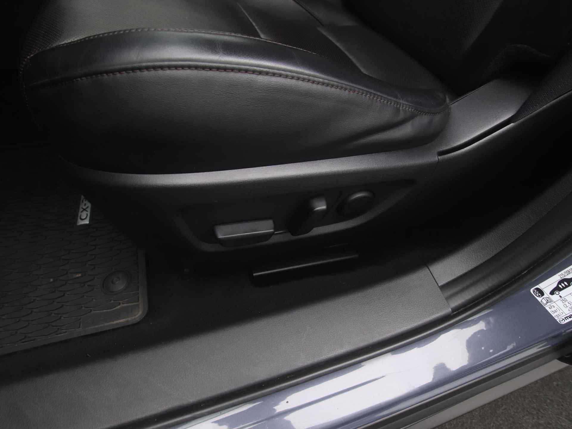 Mazda CX-30 2.0 SkyActiv-X Luxury i-Activesense AWD met all-weather banden : dealer onderhouden - 14/46
