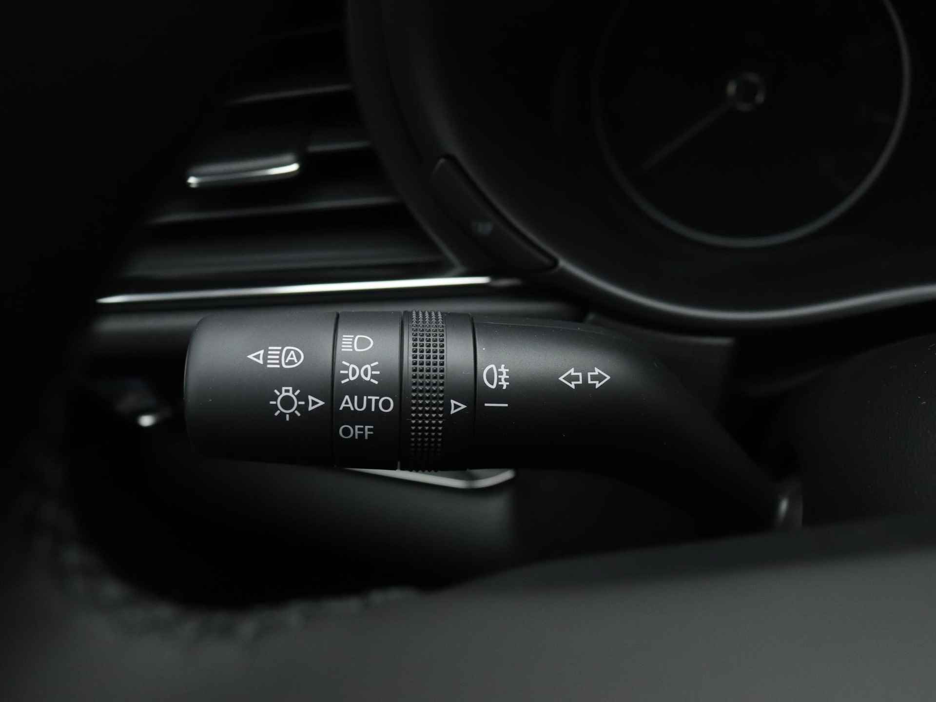 Mazda CX-30 2.0 SkyActiv-X Luxury i-Activesense AWD met all-weather banden : dealer onderhouden - 27/46