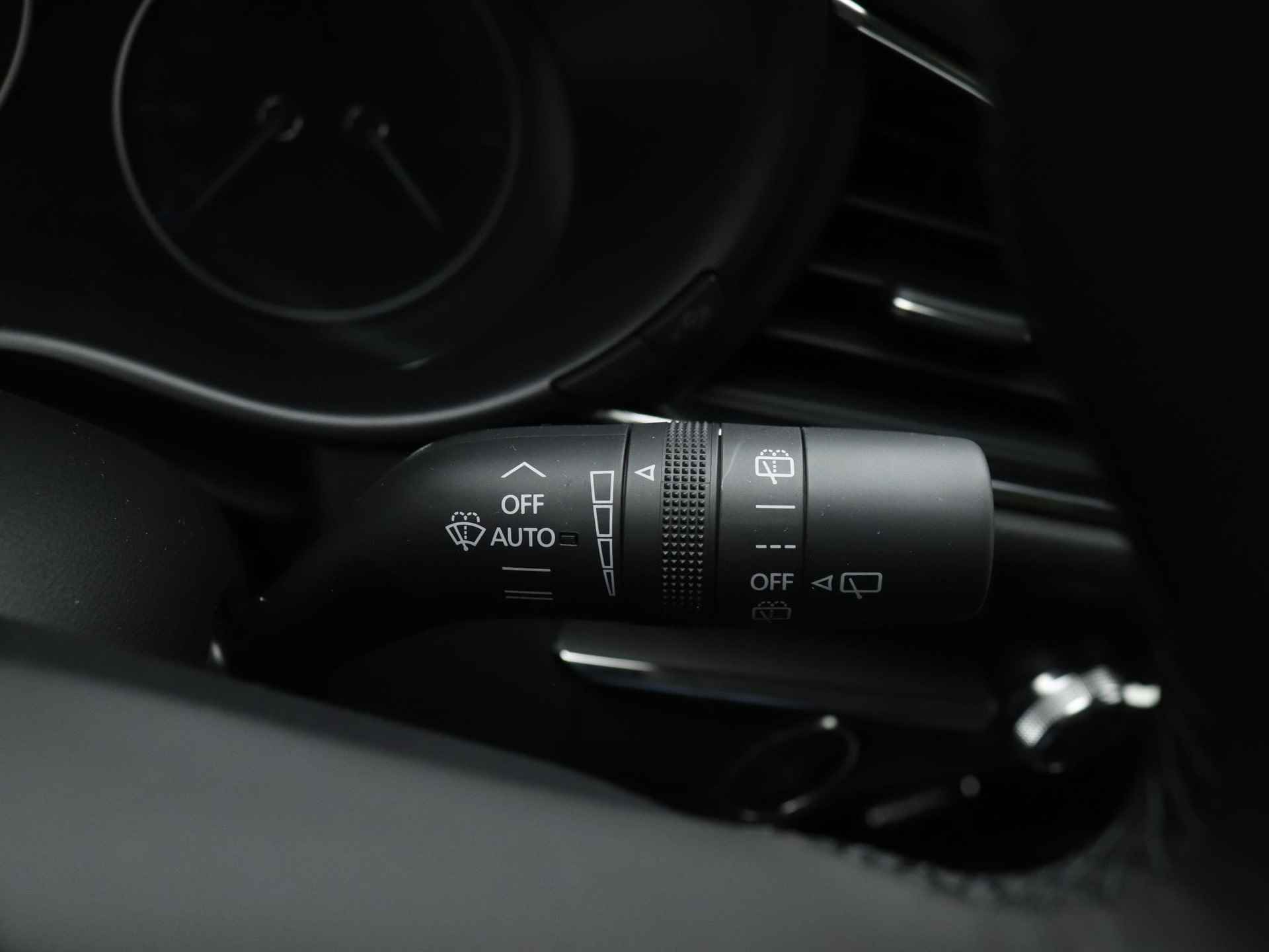 Mazda CX-30 2.0 SkyActiv-X Luxury i-Activesense AWD met all-weather banden : dealer onderhouden - 28/46