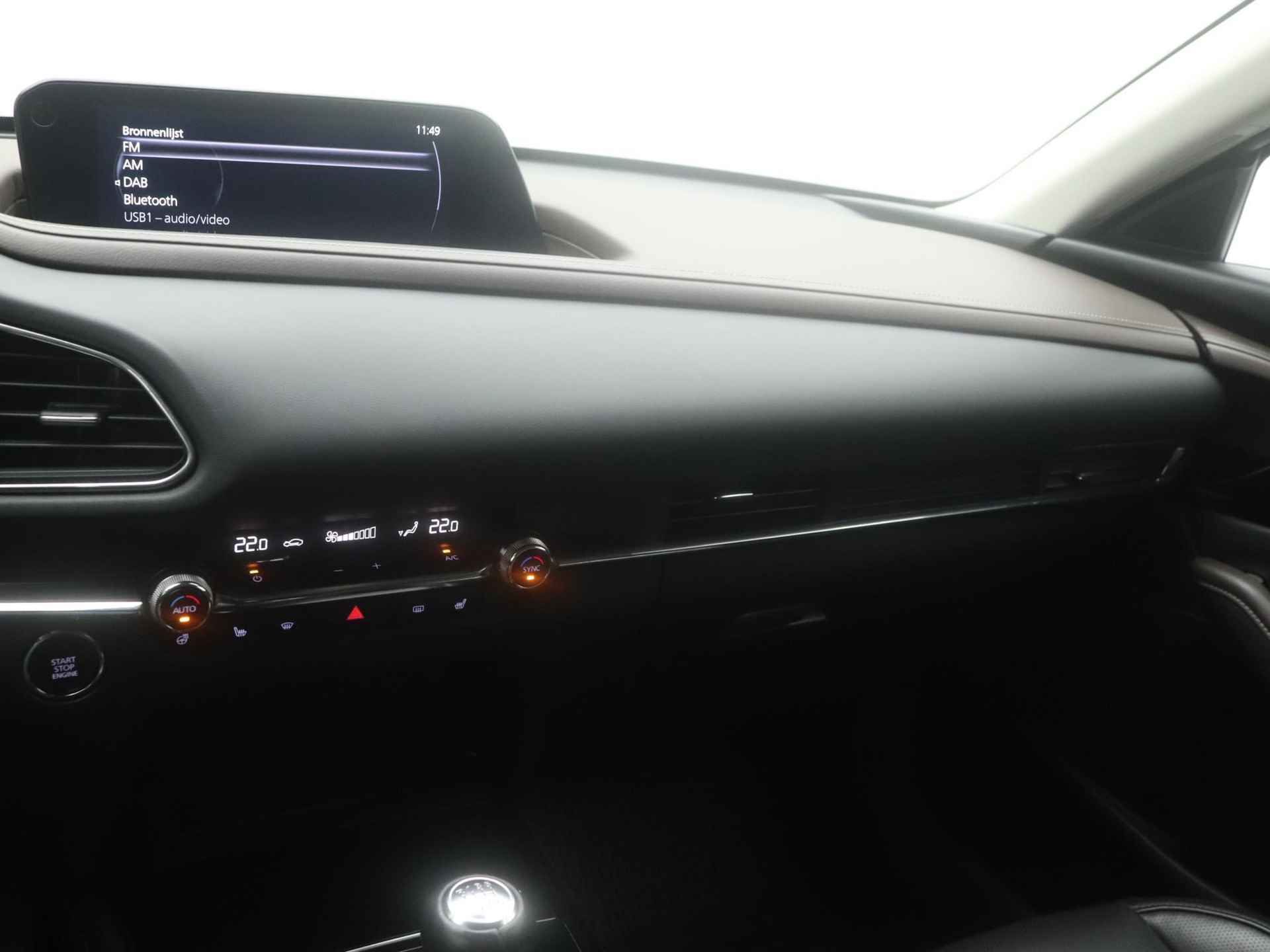 Mazda CX-30 2.0 SkyActiv-X Luxury i-Activesense AWD met all-weather banden : dealer onderhouden - 31/46