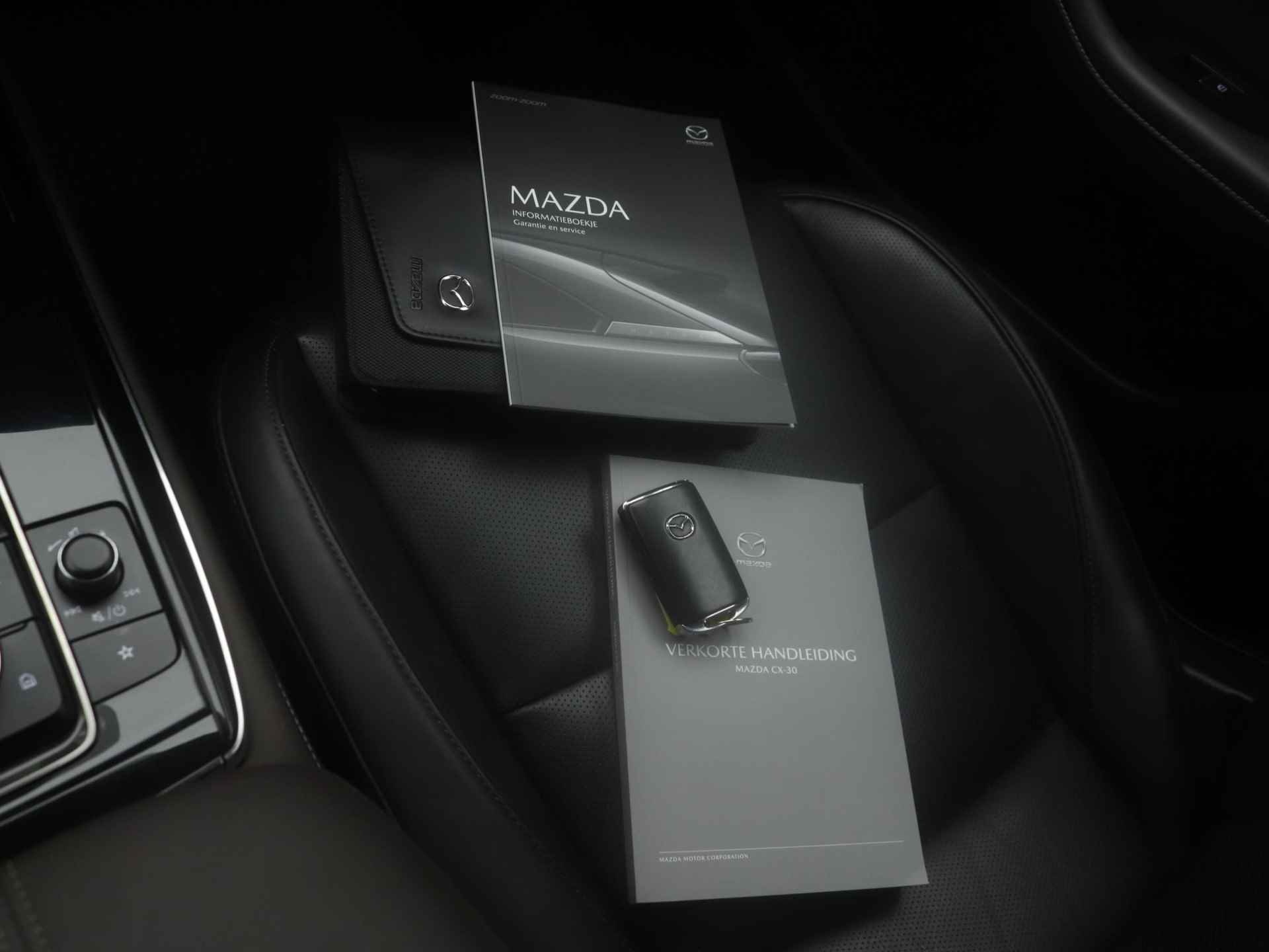 Mazda CX-30 2.0 SkyActiv-X Luxury i-Activesense AWD met all-weather banden : dealer onderhouden - 39/46