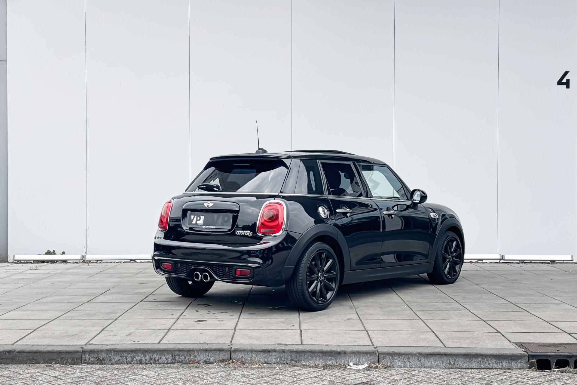 MINI 5-Deurs 2.0 Cooper S Chili Serious Business 17 Inch / Comfort Acces / Glazen Schuifdak / Sportstoelen / Piano Black Interieur lijsten / Navi Prof / Led Koplampen / Head Up Display - 4/20