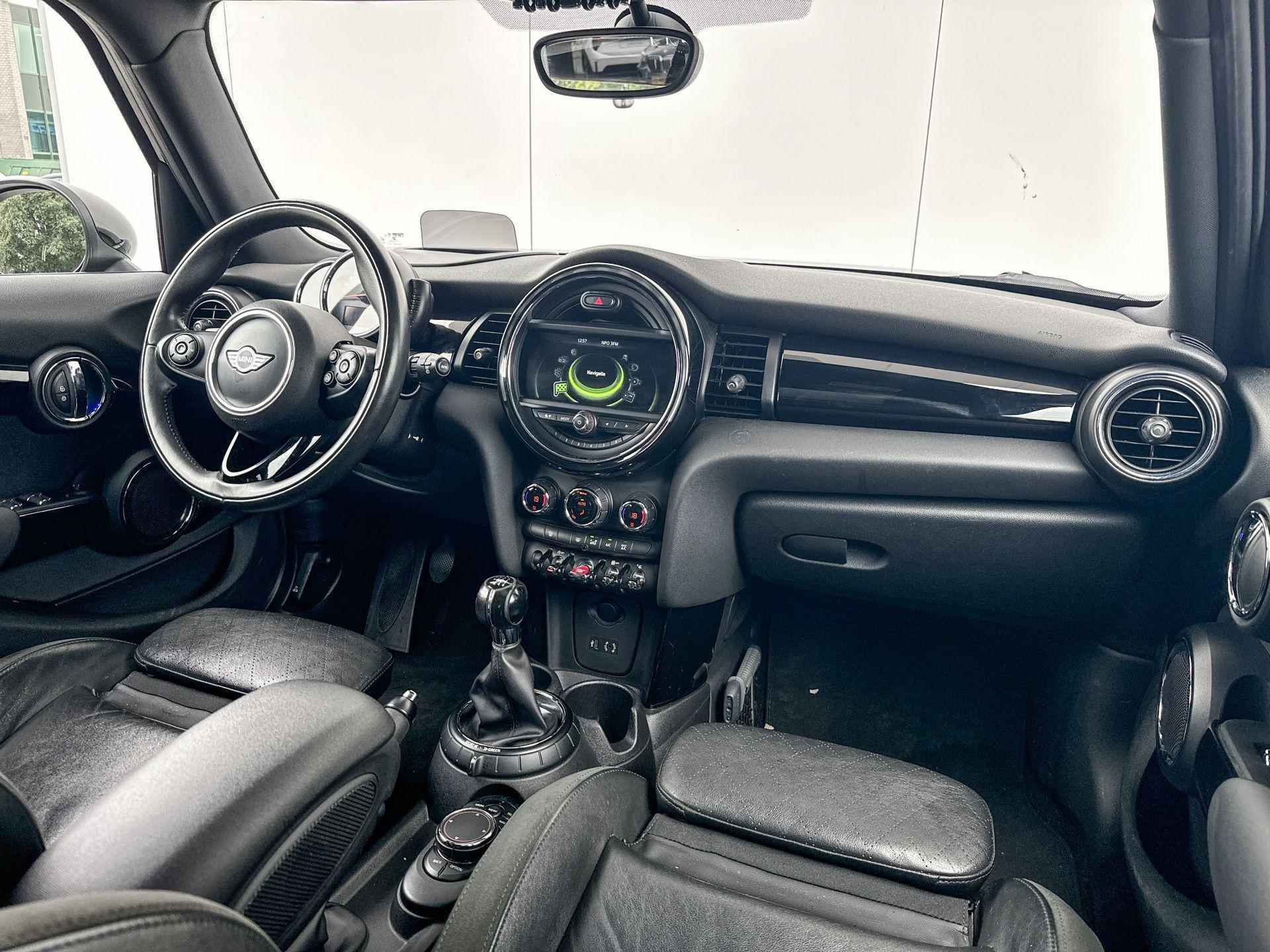 MINI 5-Deurs 2.0 Cooper S Chili Serious Business 17 Inch / Comfort Acces / Glazen Schuifdak / Sportstoelen / Piano Black Interieur lijsten / Navi Prof / Led Koplampen / Head Up Display - 14/20