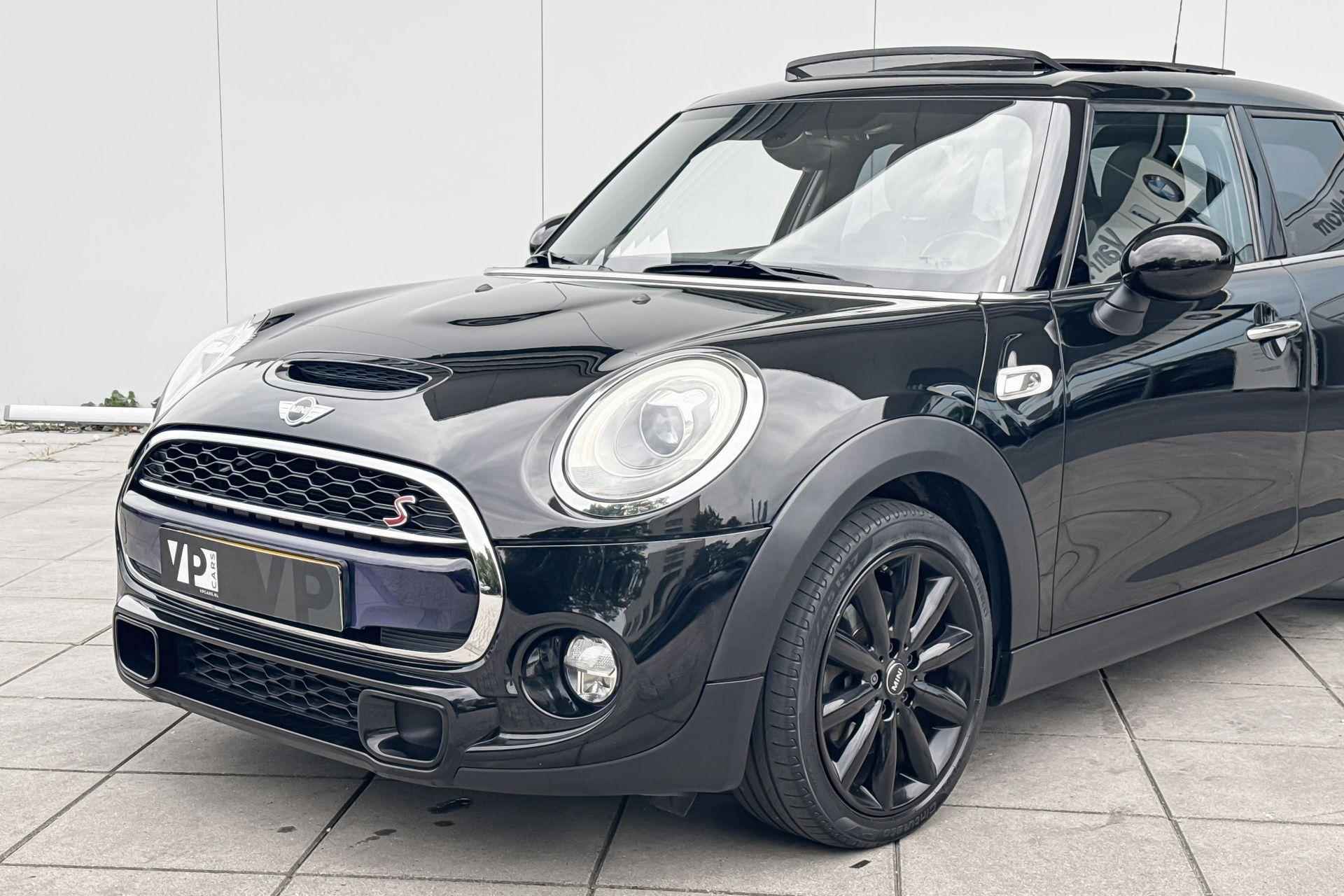 MINI 5-Deurs 2.0 Cooper S Chili Serious Business 17 Inch / Comfort Acces / Glazen Schuifdak / Sportstoelen / Piano Black Interieur lijsten / Navi Prof / Led Koplampen / Head Up Display - 18/20