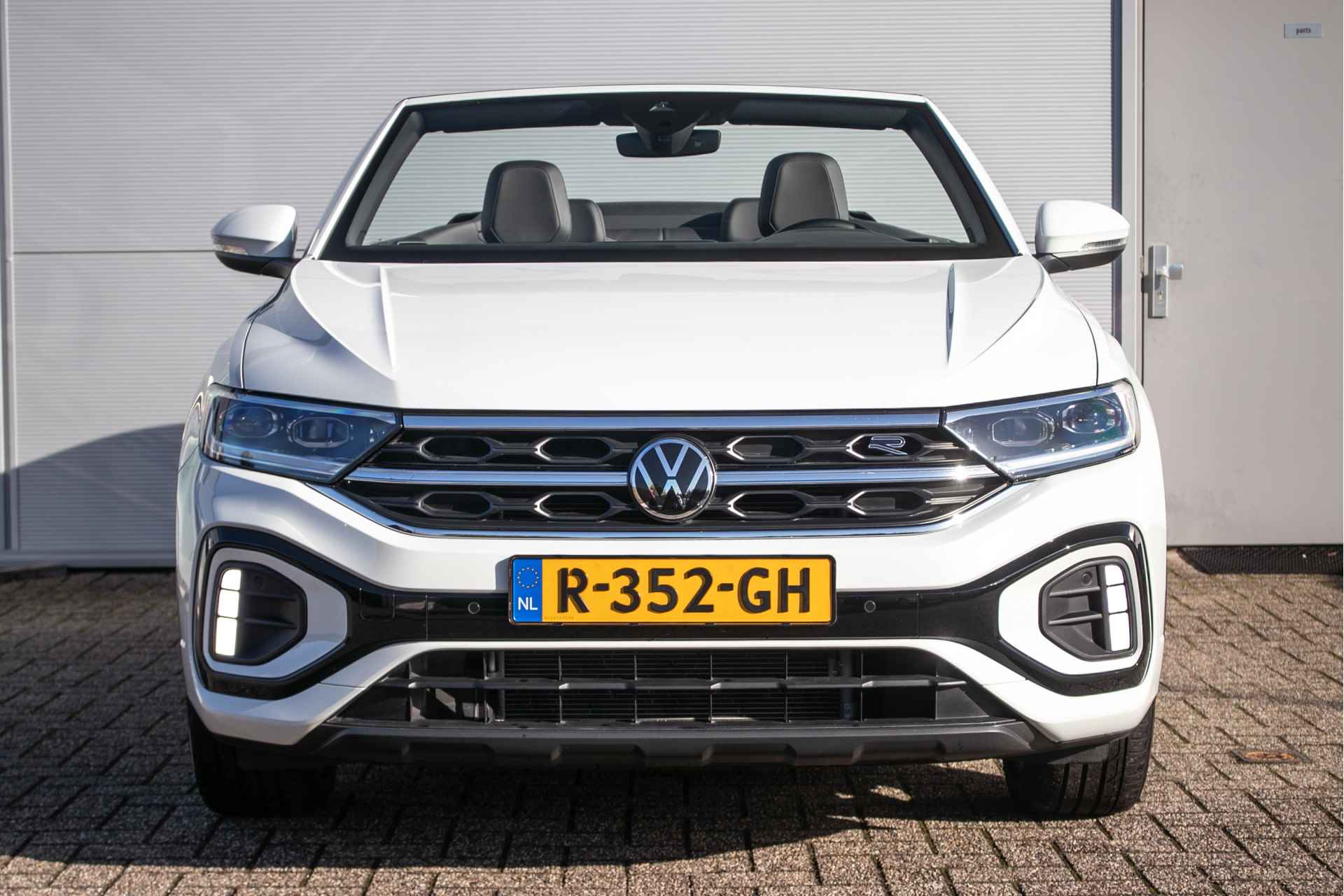 Volkswagen T-Roc Cabrio 1.5 TSI R-Line Automaat All-in rijklaarprijs | Org. NL auto | Nav. | Ad. Cruise | Winterpakket | IQ LED - 10/47