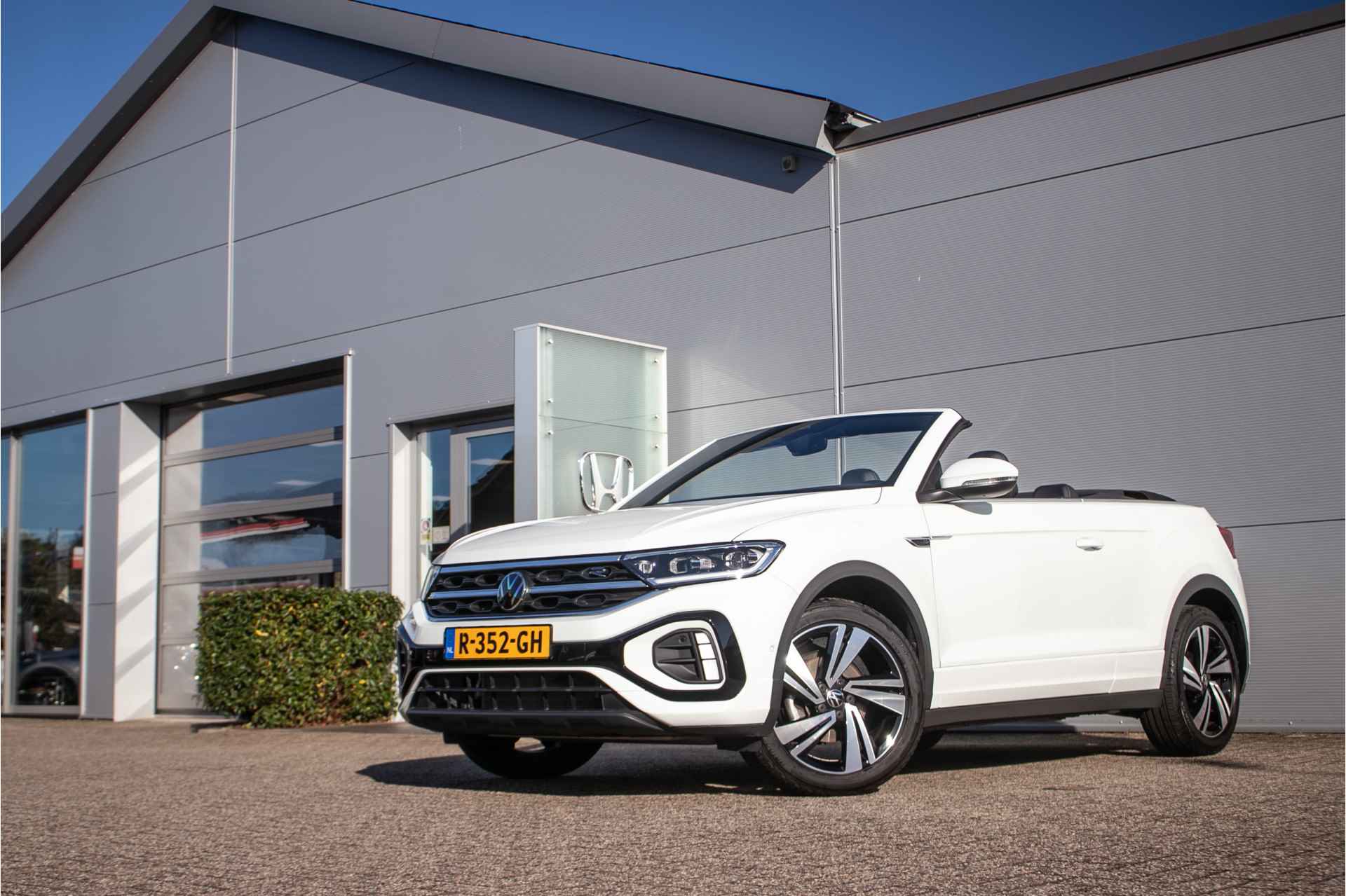 Volkswagen T-Roc Cabrio 1.5 TSI R-Line Automaat All-in rijklaarprijs | Org. NL auto | Nav. | Ad. Cruise | Winterpakket | IQ LED - 12/47