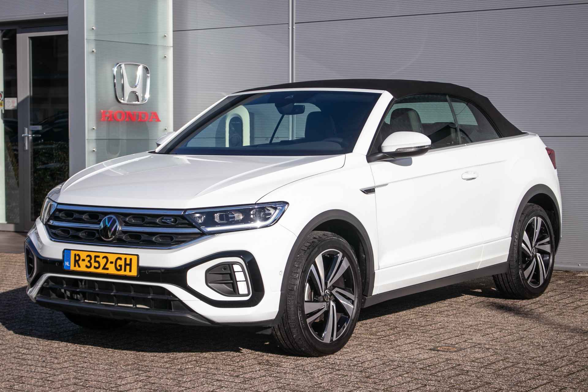 Volkswagen T-Roc Cabrio 1.5 TSI R-Line Automaat All-in rijklaarprijs | Org. NL auto | Nav. | Ad. Cruise | Winterpakket | IQ LED - 19/47