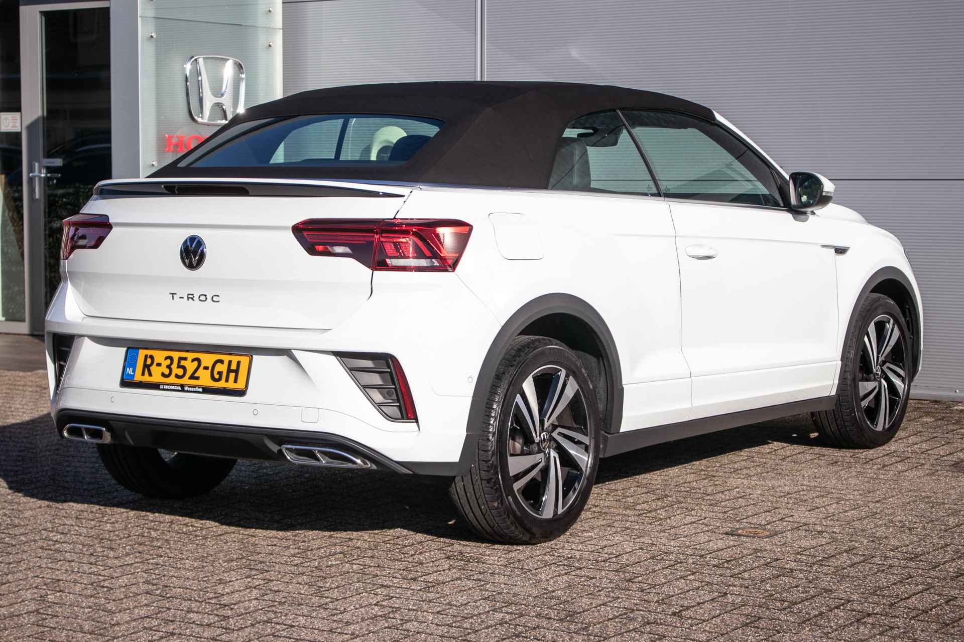 Volkswagen T-Roc Cabrio 1.5 TSI R-Line Automaat All-in rijklaarprijs | Org. NL auto | Nav. | Ad. Cruise | Winterpakket | IQ LED - 21/47