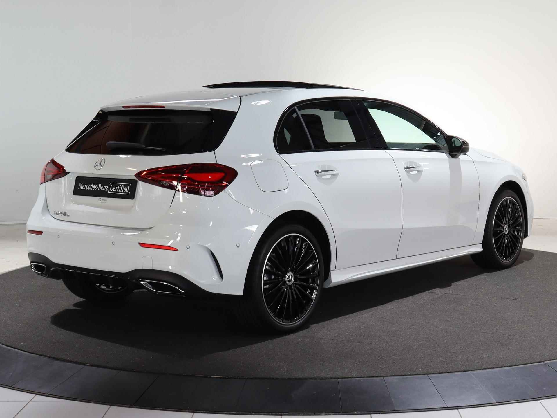 Mercedes-Benz A-klasse 250 e AMG Line | Premium Pakket | Panorama-schuifdak | Nightpakket | 19" AMG-velgen | Multibeam LED | - 3/27