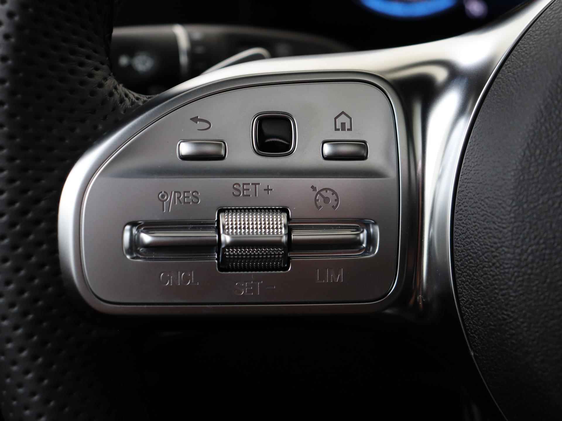 Mercedes-Benz EQC 400 4MATIC AMG Line 80 kWh Nieuw! /Panoramadak / Memory stoelen/ Schuifdak/ Sfeerverlichting/ - 14/40