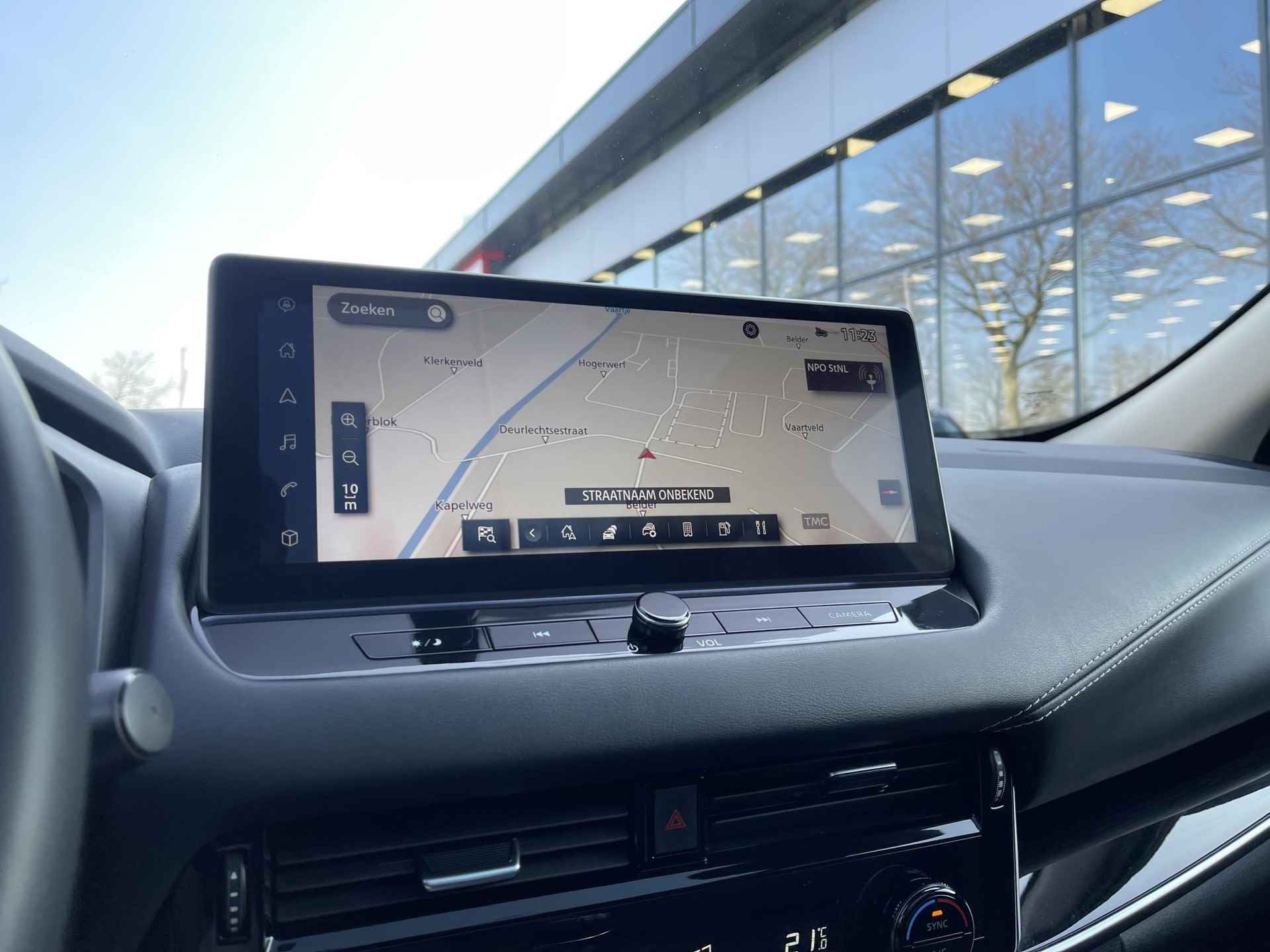 Nissan Qashqai 1.3 MHEV N-Connecta Design Pack | Panoramadak | Navigatie | 360° Camera | Adapt. Cruise Control | Digitaal Instrumentenpaneel | Rijklaarprijs! - 17/25