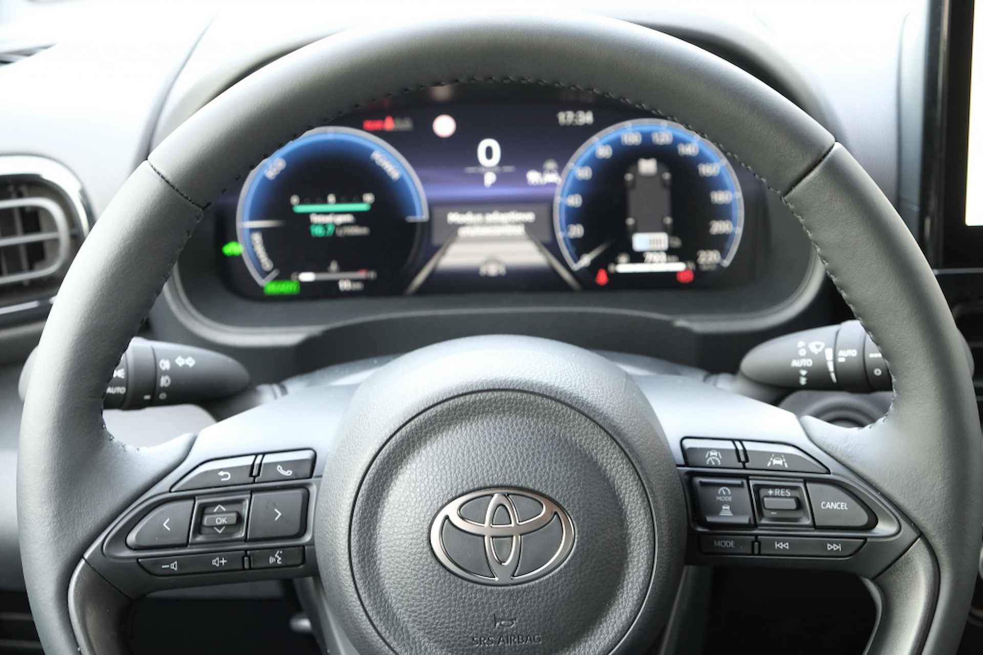 Toyota Yaris 1.5 Hybrid 130PK Automaat Launch Edition | € 2.000,- Registratie - 11/40