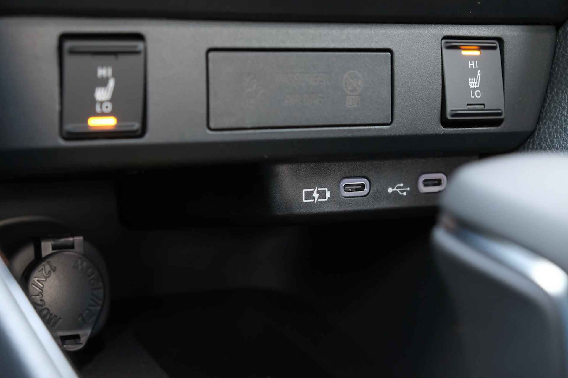 Toyota Yaris 1.5 Hybrid 130PK Automaat Launch Edition | € 2.000,- Registratie - 28/40
