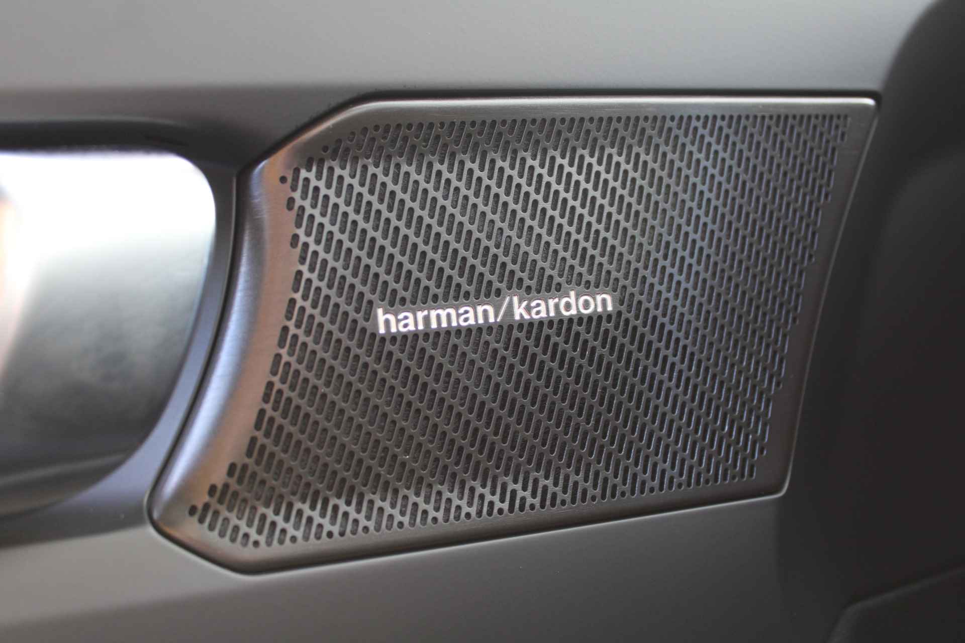 Volvo EX40 Single Motor Plus Black Edition 70 kWh | Harman Kardon | Pixel LED | Trekhaak - 17/34