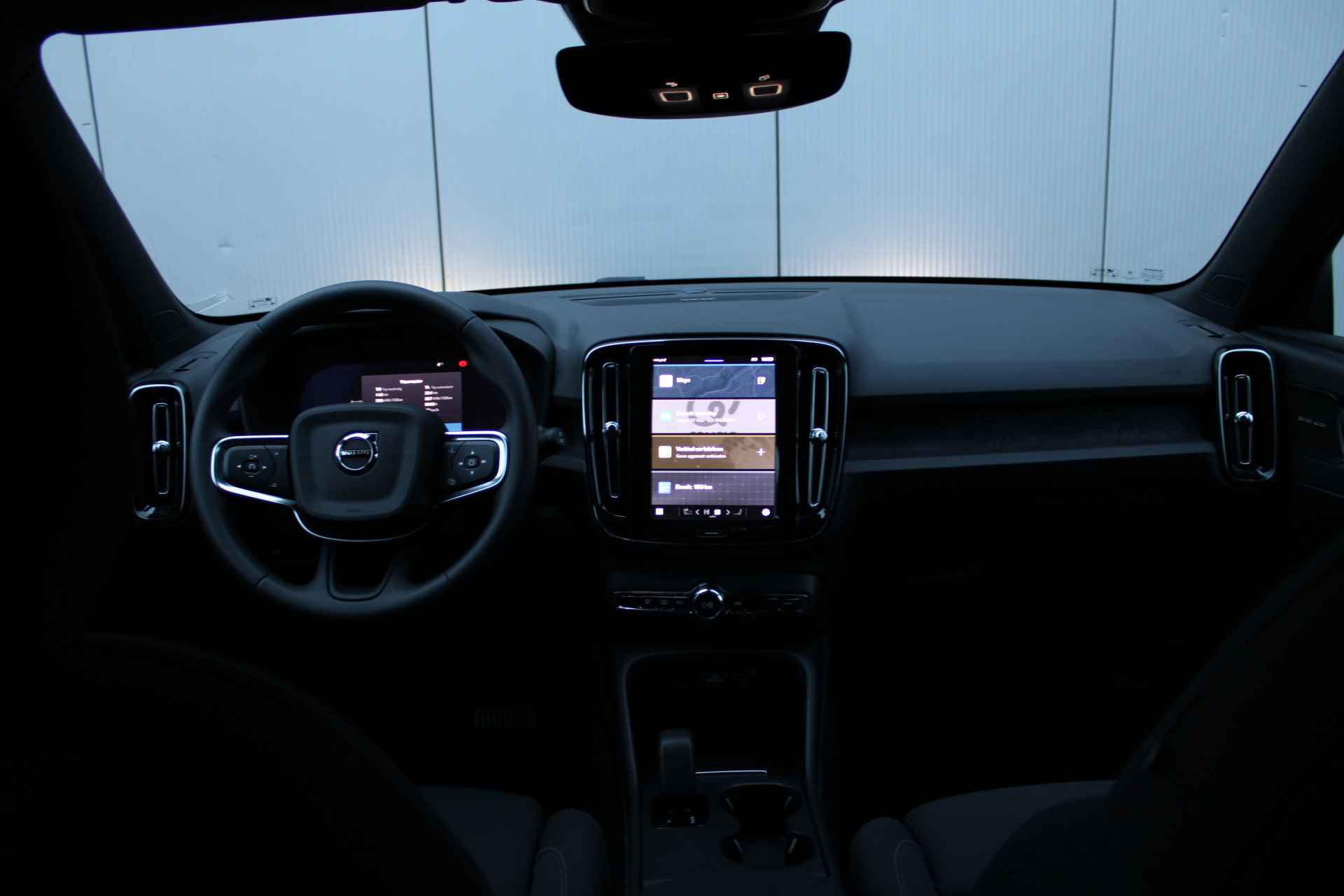 Volvo EX40 Single Motor Plus Black Edition 70 kWh | Harman Kardon | Pixel LED | Trekhaak - 28/34