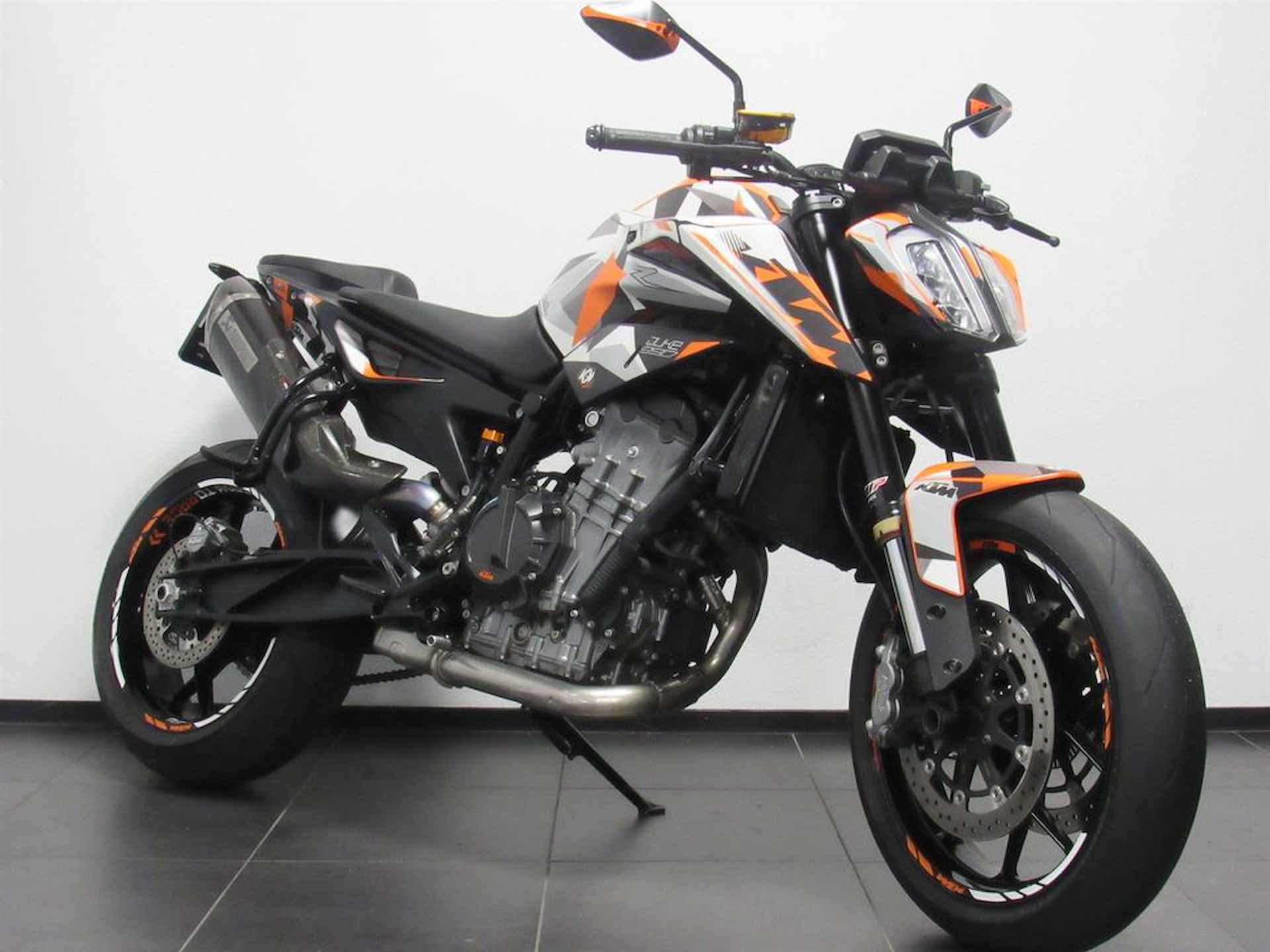 KTM 890 DUKE L - 2/16