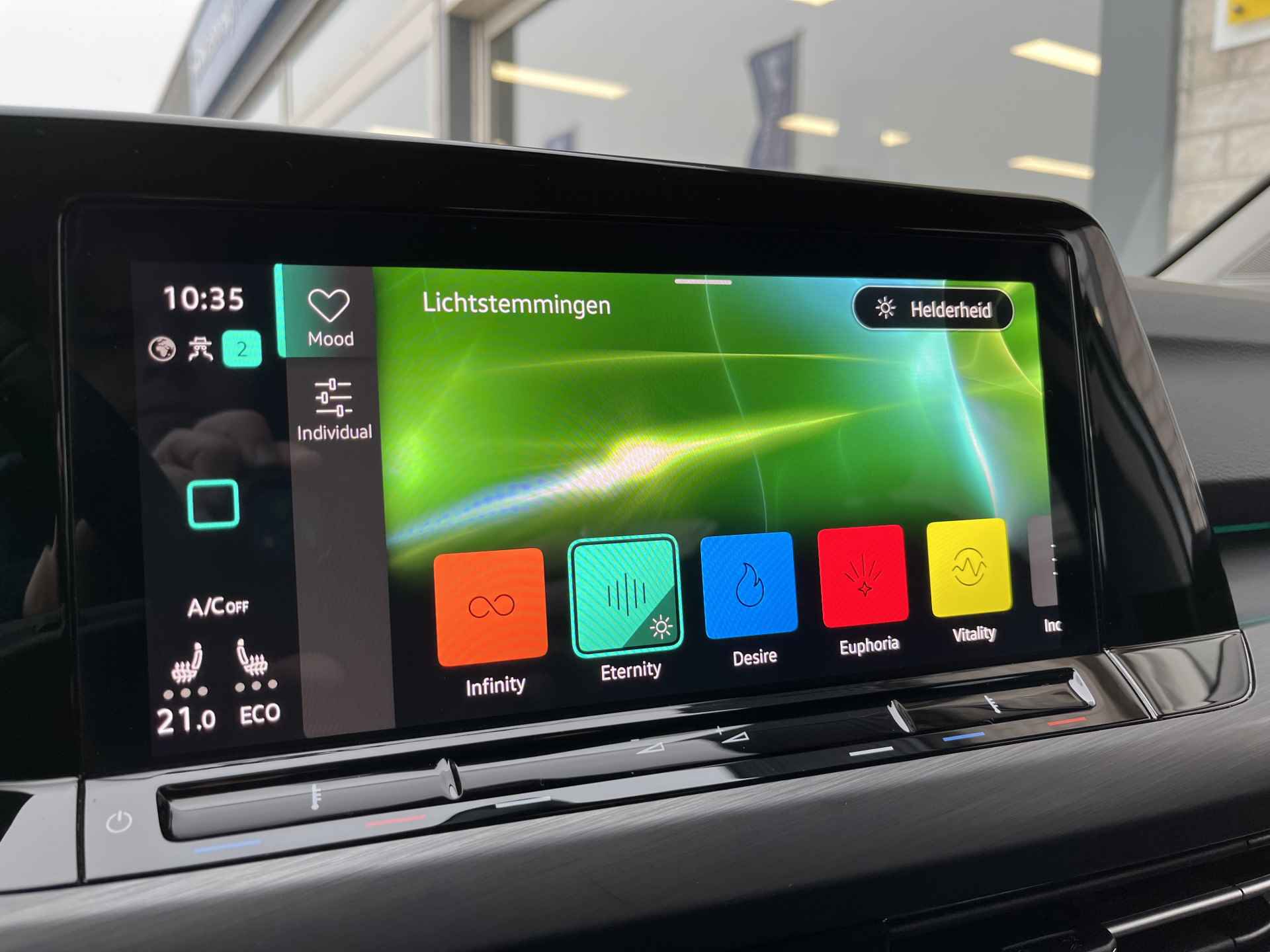 Volkswagen Golf 1.4 eHybrid Style / AUTOMAAT/ PARK. SENSOREN/ ERGO ACTIVE/ MEMORY SEATS/ DODE HOEK/ MATRIX/ STOEL-STUUR VERWARM./ ADAPT. CRUISE/ APP-CONNECT/ NAVI/ CLIMA/ DAB/ 16" LMV - 20/39