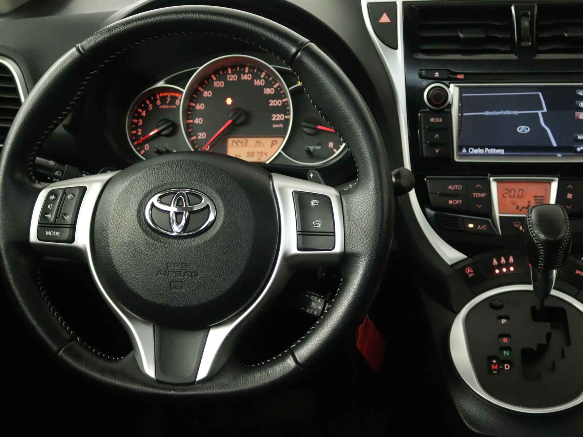 Toyota Verso-S 1.3 VVT-i Trend | Navigatie | Panoramadak | - 8/41