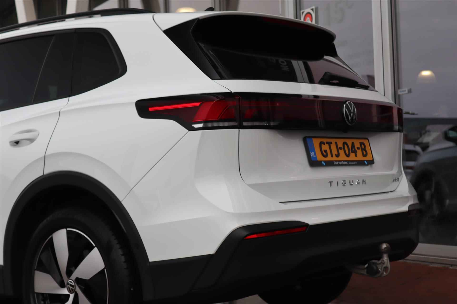 Volkswagen Tiguan New 1.5eTSI 150PK AUTOMAAT LIFE E.D Trekhaak | Navi | Adapt.Cruise | Led | Camera | Sfeerverlichting | Stoel/stuurverw. | 18 Inch Lm | - 15/65