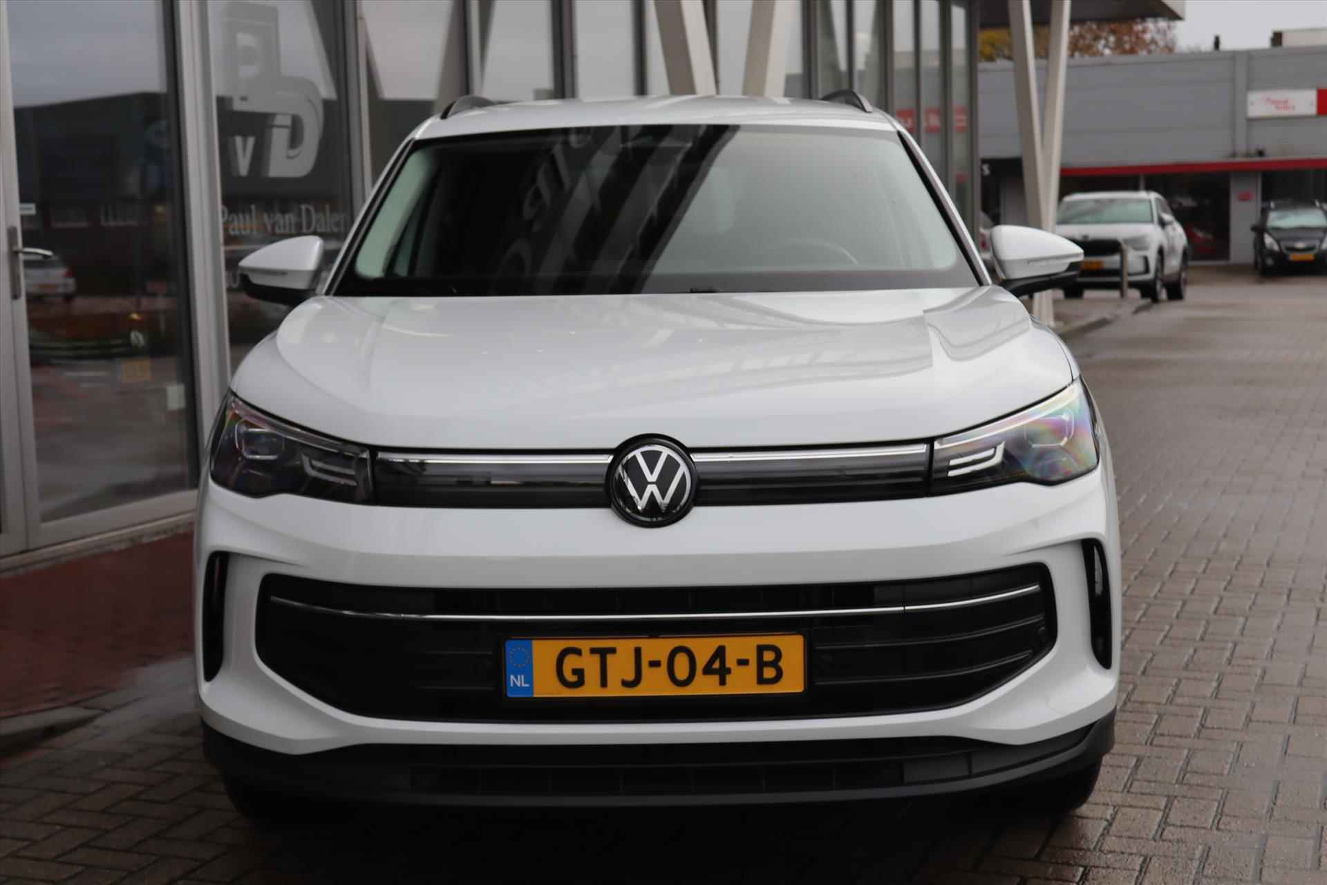 Volkswagen Tiguan New 1.5eTSI 150PK AUTOMAAT LIFE E.D Trekhaak | Navi | Adapt.Cruise | Led | Camera | Sfeerverlichting | Stoel/stuurverw. | 18 Inch Lm | - 49/65