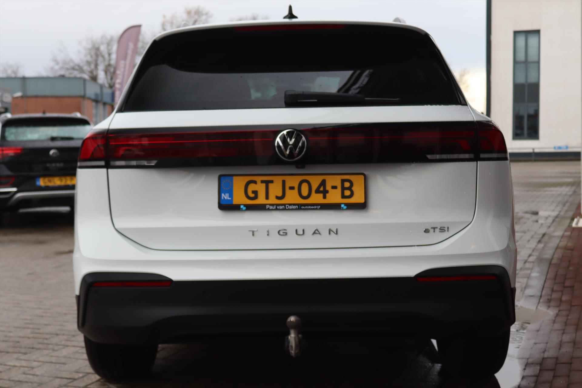 Volkswagen Tiguan New 1.5eTSI 150PK AUTOMAAT LIFE E.D Trekhaak | Navi | Adapt.Cruise | Led | Camera | Sfeerverlichting | Stoel/stuurverw. | 18 Inch Lm | - 52/65