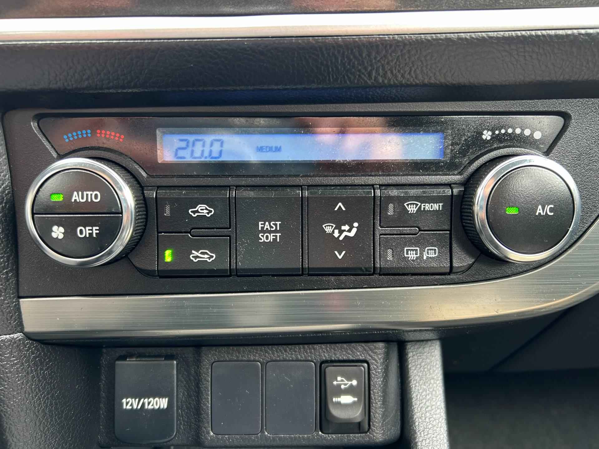Toyota Auris 1.3 Aspiration | Climate control | Cruise control | Camera | - 11/25