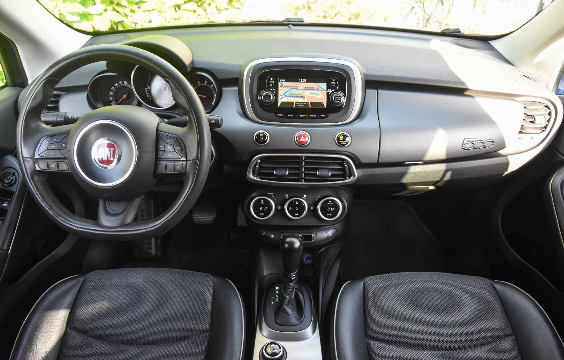 Fiat 500 X 1.4 Turbo MultiAir Lounge automaat / zwart leer/stof / stuurverwarming / stoelverwarming / airco / cruise control / navi / USB / privacy glass achter - 10/39