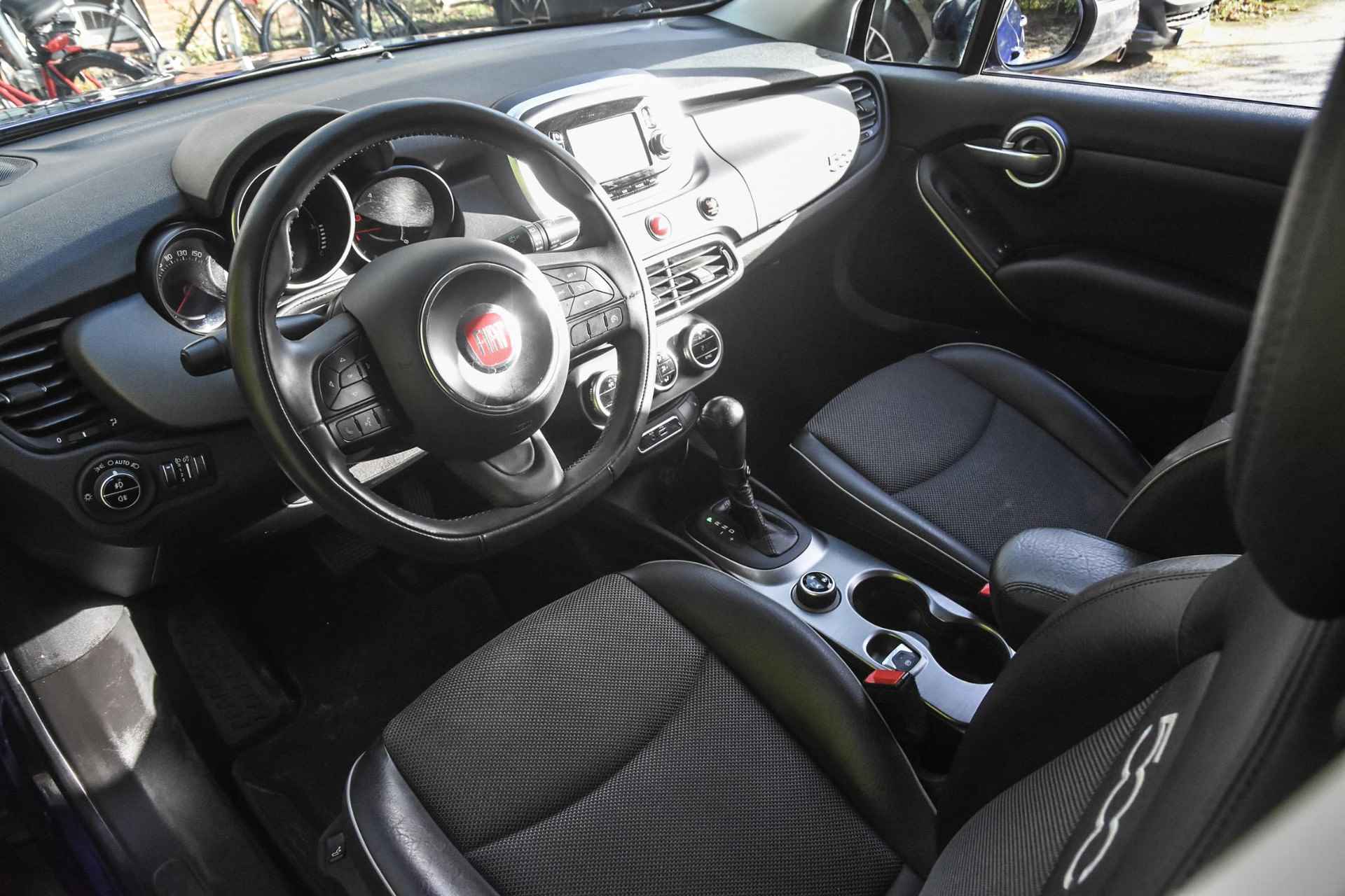 Fiat 500 X 1.4 Turbo MultiAir Lounge automaat / zwart leer/stof / stuurverwarming / stoelverwarming / airco / cruise control / navi / USB / privacy glass achter - 28/39