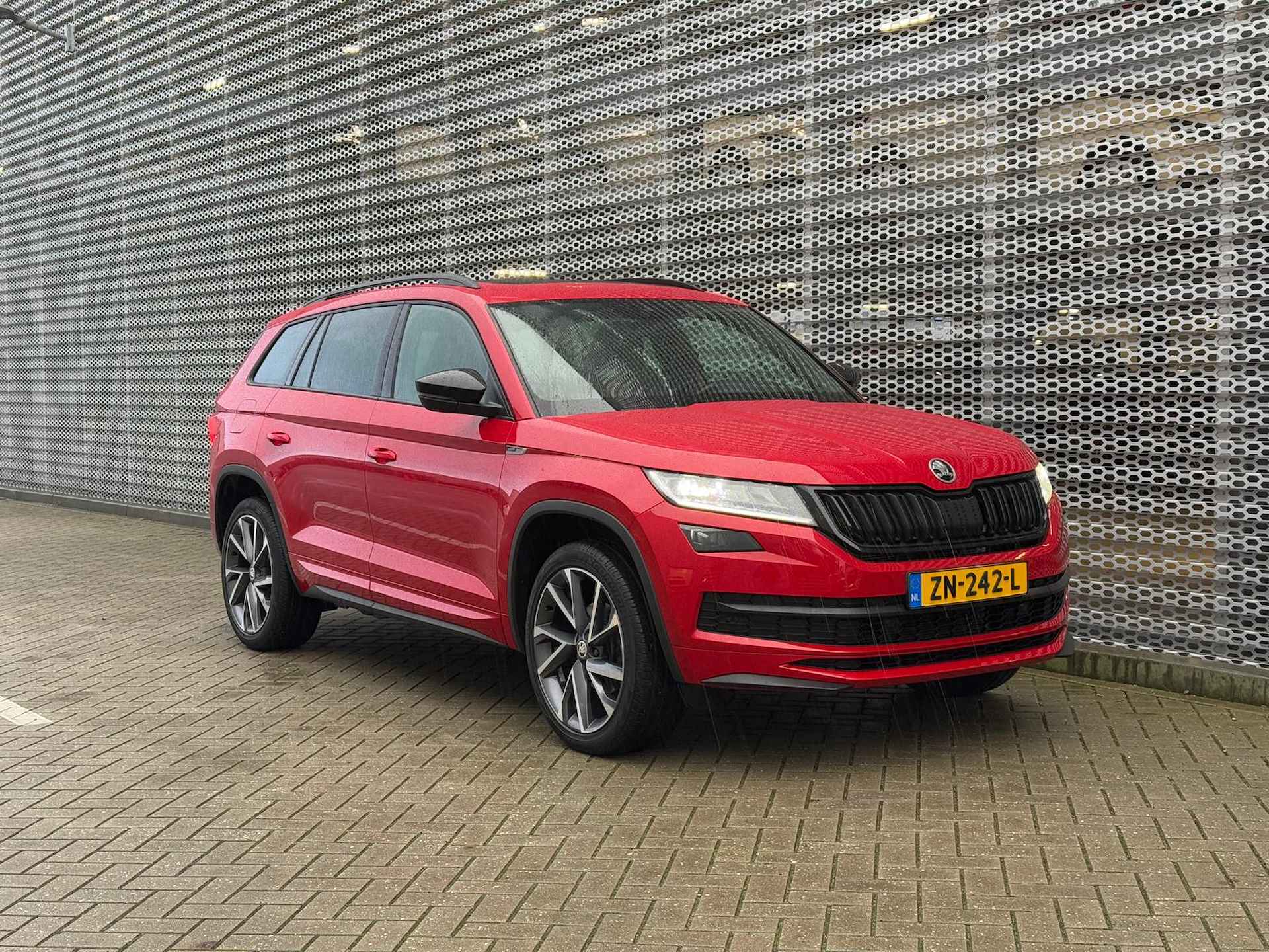 Škoda Kodiaq 1.5 TSI Sportline Business / Zwenkbare Trekhaak / Memory Seat / Panoramadak / Dodehoek Sensor / Digitale Cockpit / Achteruitrijcamera - 10/32