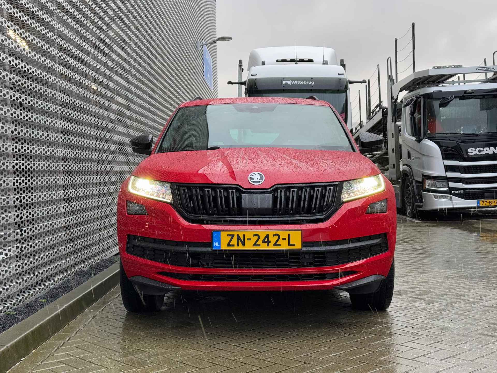 Škoda Kodiaq 1.5 TSI Sportline Business / Zwenkbare Trekhaak / Memory Seat / Panoramadak / Dodehoek Sensor / Digitale Cockpit / Achteruitrijcamera - 11/32