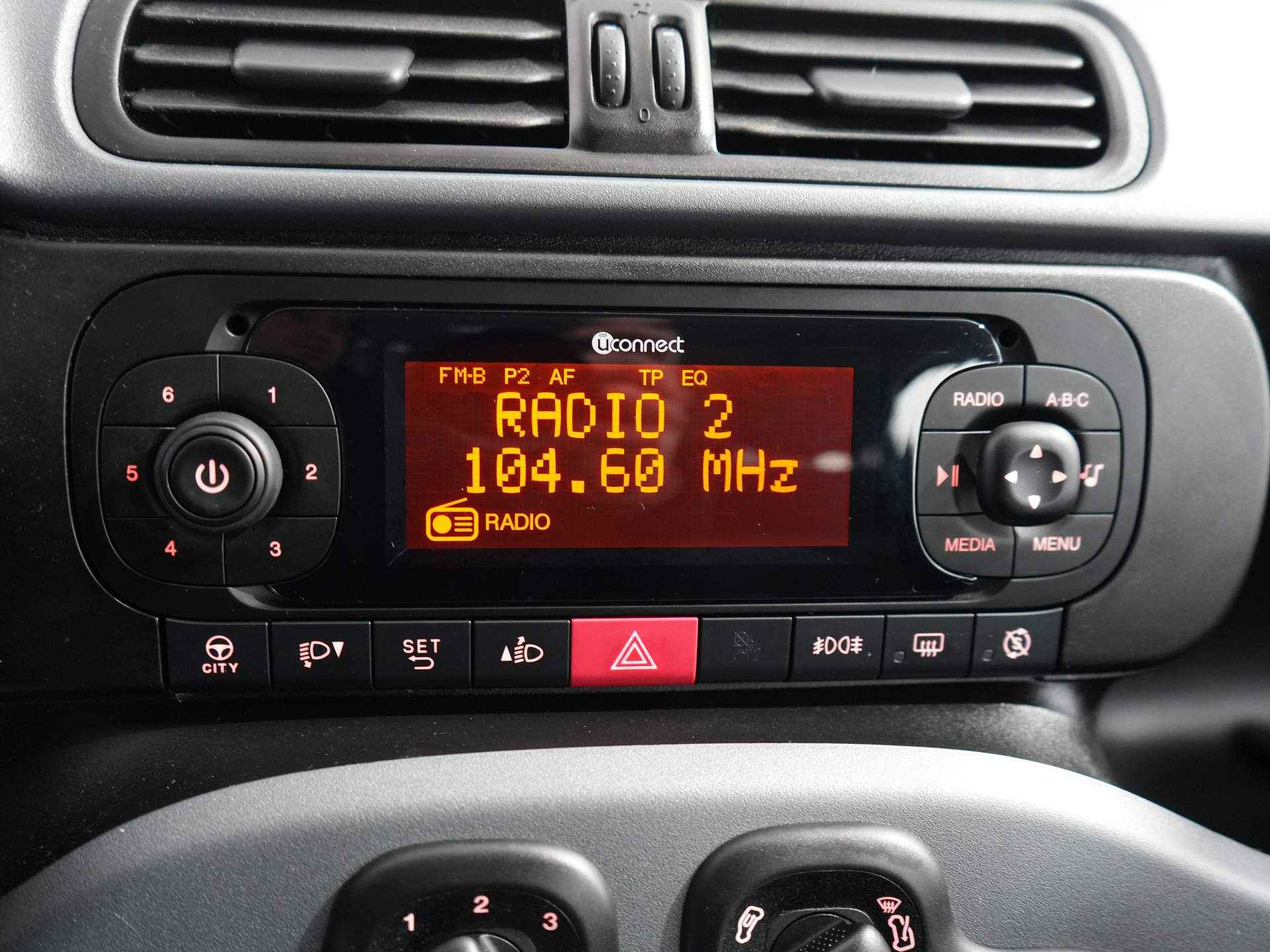 Fiat Panda 1.0 Hybrid City Cross | Airco | Parkeersensoren | DAB radio | Bluetooth | - 17/27