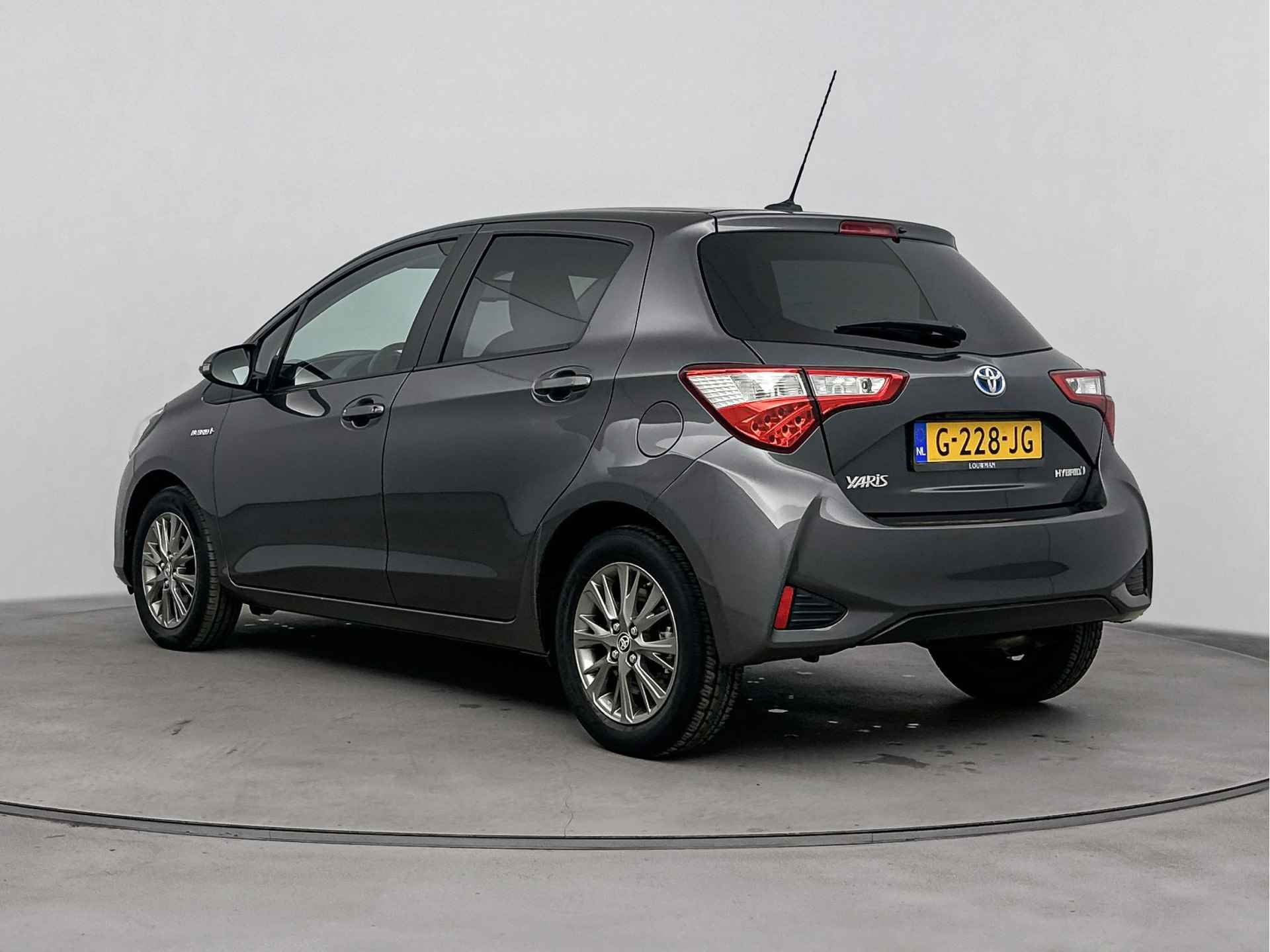 Toyota Yaris 1.5 Hybrid Dynamic | NL-Auto | Navigatie | - 16/42