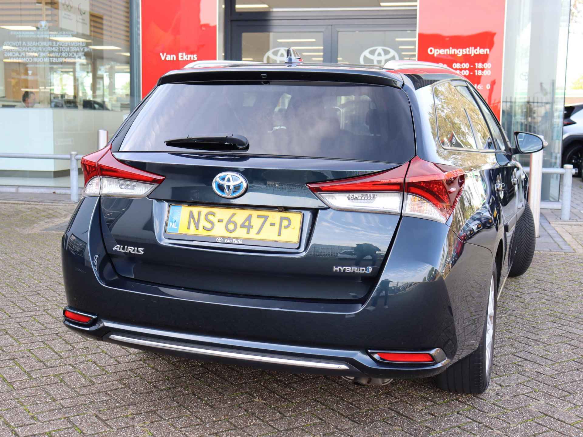 Toyota Auris Touring Sports 1.8 Hybrid Dynamic - 2/37