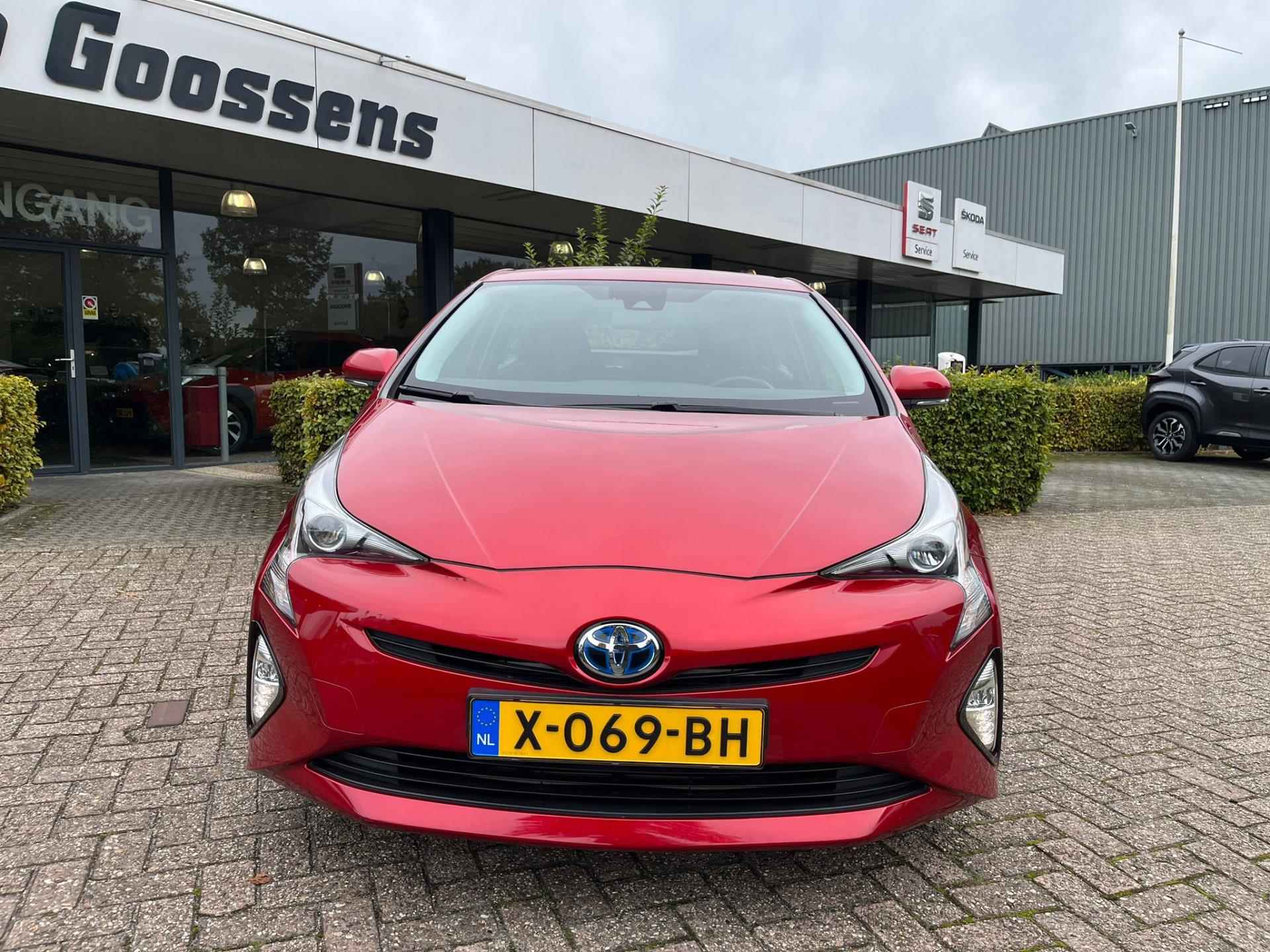 Toyota Prius 1.8 Style |Keyless|BSM|Head up display - 3/19