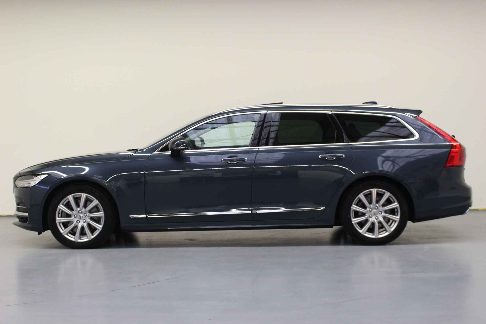 Volvo V90 T4 Inscription | Rijklaarprijs | Pano dak | - 2/30