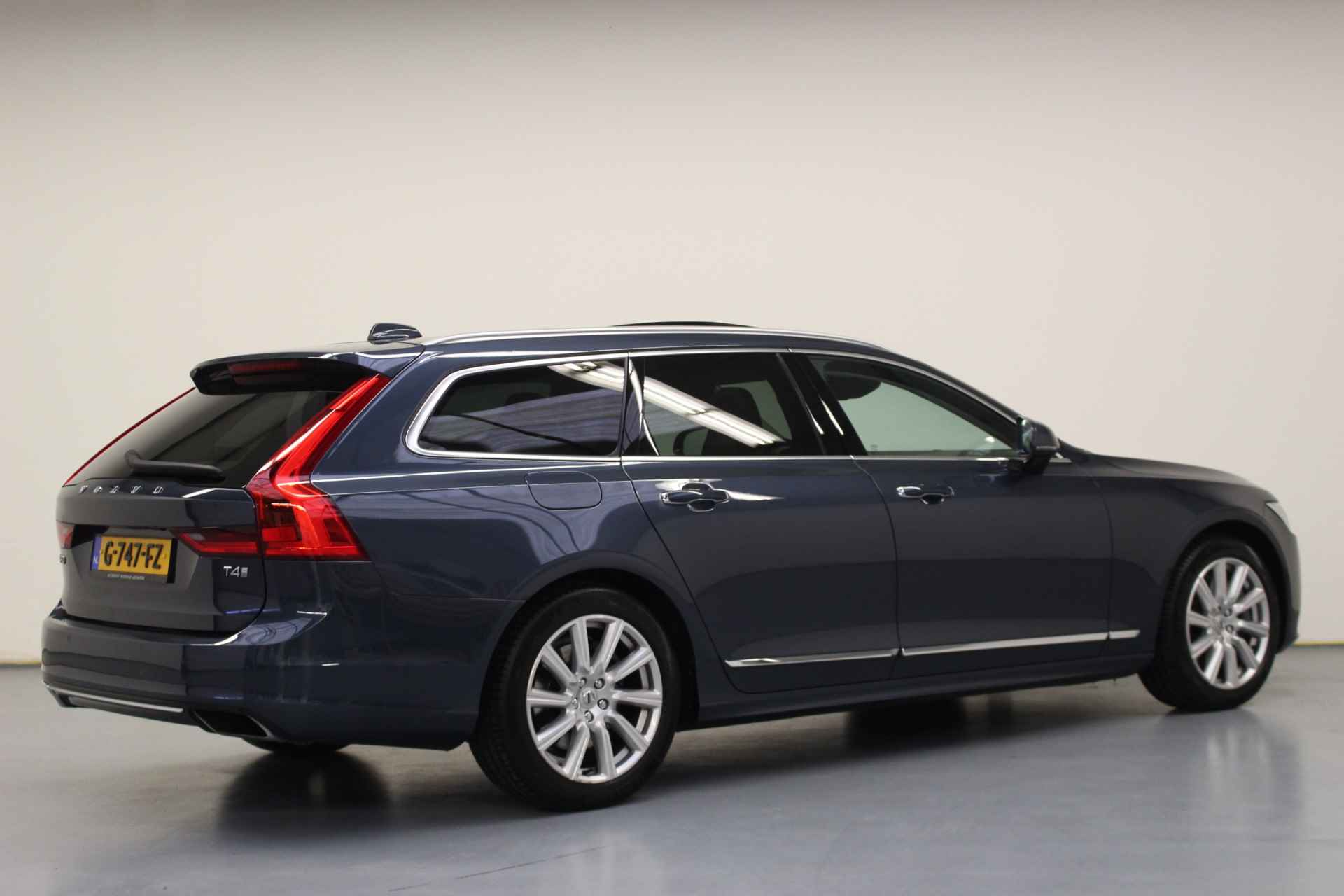 Volvo V90 T4 Inscription | Rijklaarprijs | Pano dak | - 4/30