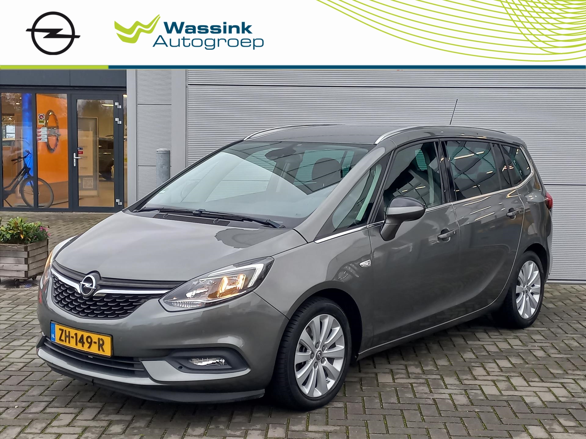 Opel Zafira Tourer 1.6T 170pk 7-zitplaatsen Business Executive | Navigatie | 17" Lm velgen | Trekhaak (1650kg) | Camera | Climate control