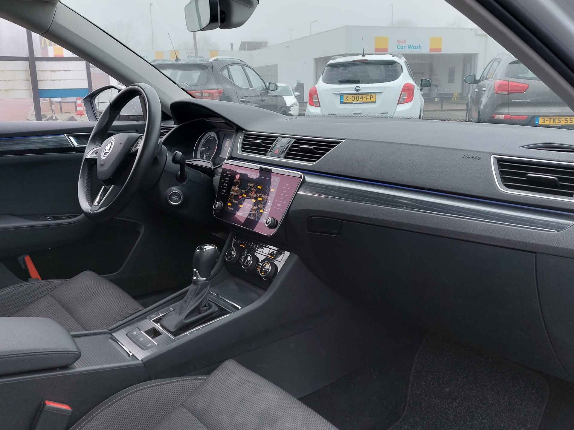 Škoda Superb Combi 1.5 TSI ACT 150pk DSG Business Edition | Origineel NL | Navi | Apple Carplay+Android Auto | Clima | Cruise | Led Koplampen | Keyless Entry | Stoelverwarming | Privacy Glass | 17''lm |Trekhaak - 32/43