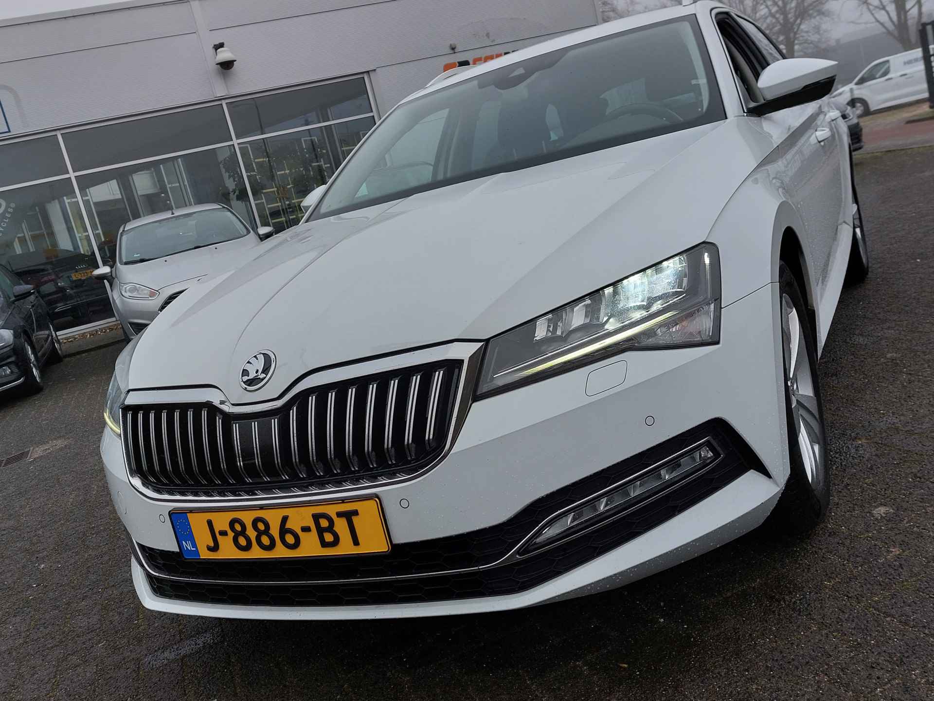 Škoda Superb Combi 1.5 TSI ACT 150pk DSG Business Edition | Origineel NL | Navi | Apple Carplay+Android Auto | Clima | Cruise | Led Koplampen | Keyless Entry | Stoelverwarming | Privacy Glass | 17''lm |Trekhaak - 38/43