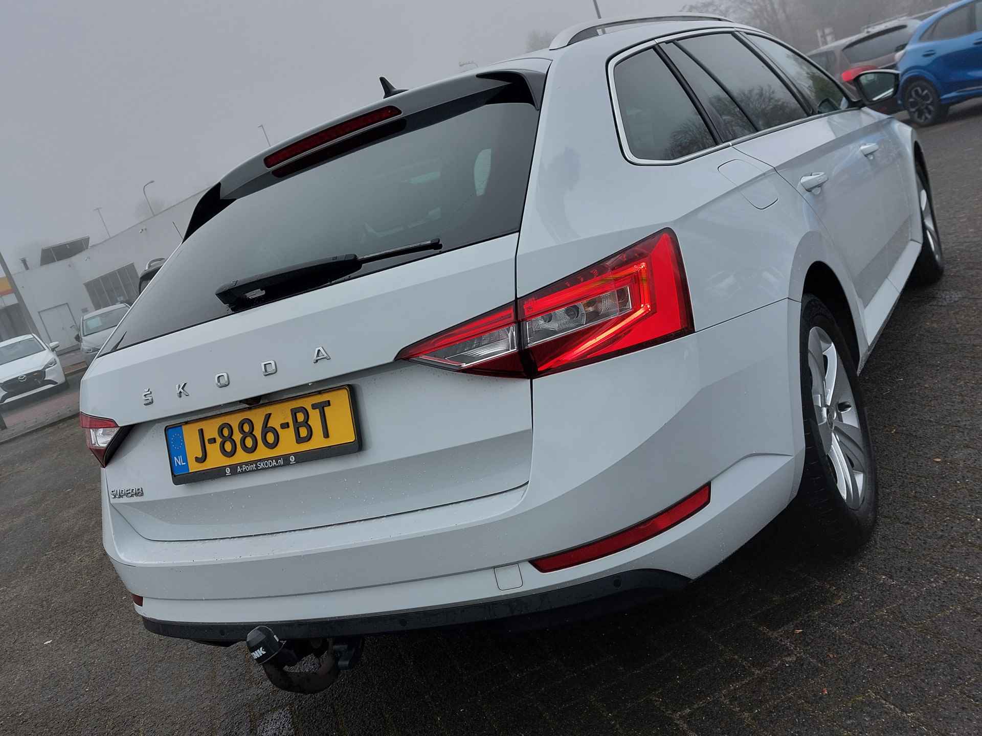 Škoda Superb Combi 1.5 TSI ACT 150pk DSG Business Edition | Origineel NL | Navi | Apple Carplay+Android Auto | Clima | Cruise | Led Koplampen | Keyless Entry | Stoelverwarming | Privacy Glass | 17''lm |Trekhaak - 41/43