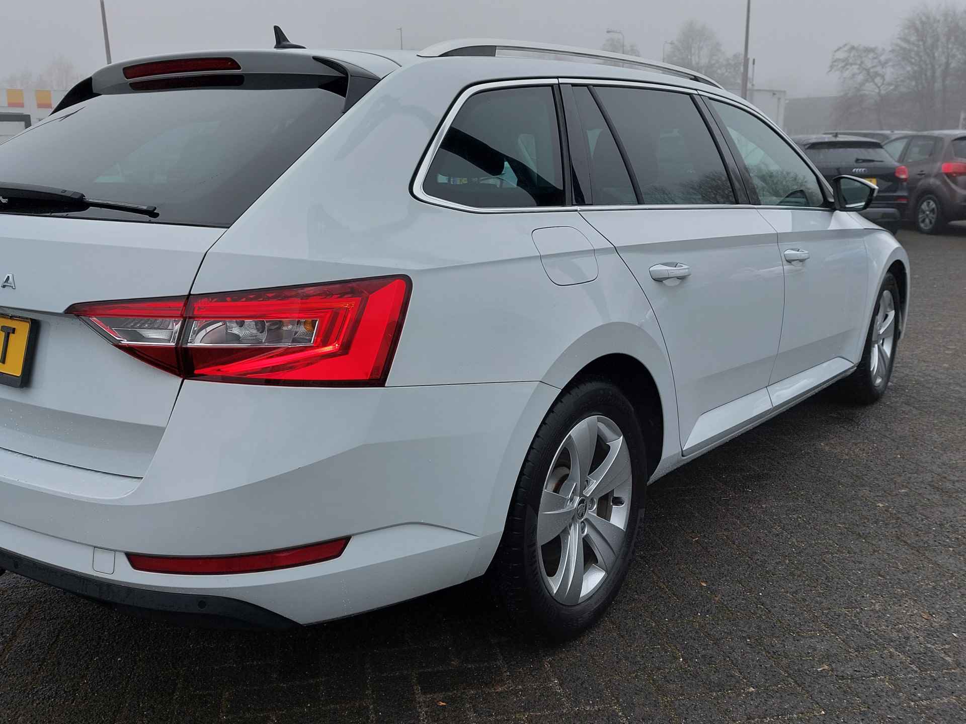 Škoda Superb Combi 1.5 TSI ACT 150pk DSG Business Edition | Origineel NL | Navi | Apple Carplay+Android Auto | Clima | Cruise | Led Koplampen | Keyless Entry | Stoelverwarming | Privacy Glass | 17''lm |Trekhaak - 42/43