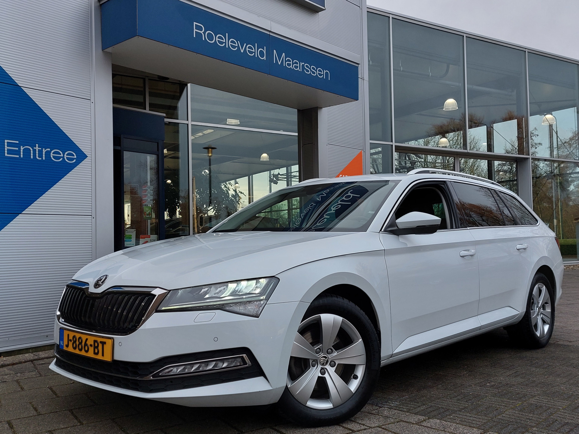 Škoda Superb Combi 1.5 TSI ACT 150pk DSG Business Edition | Origineel NL | Navi | Apple Carplay+Android Auto | Clima | Cruise | Led Koplampen | Keyless Entry | Stoelverwarming | Privacy Glass | 17''lm |Trekhaak