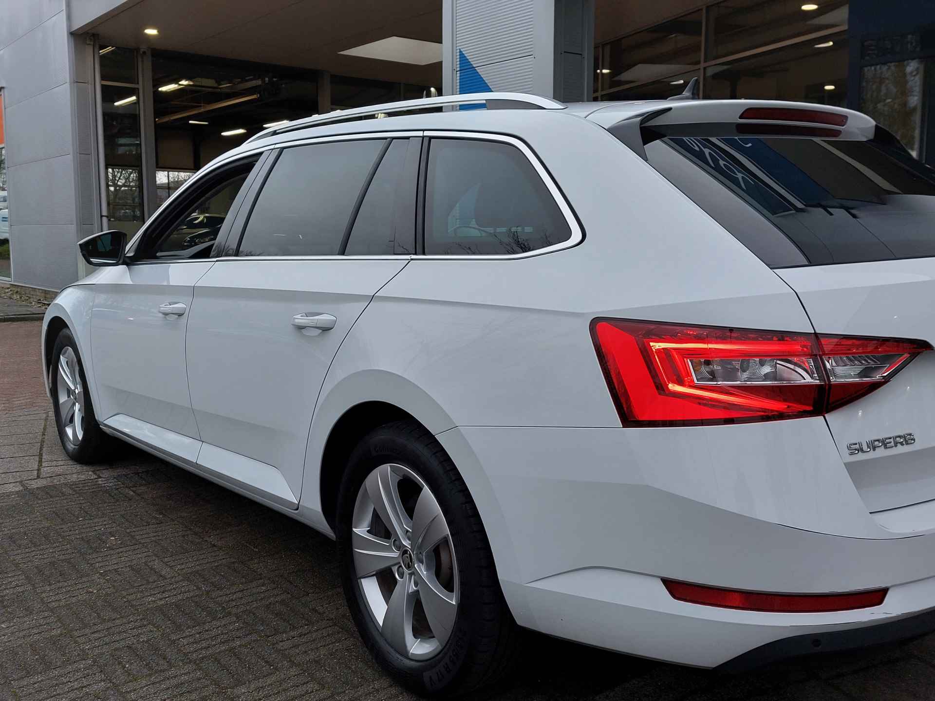 Škoda Superb Combi 1.5 TSI ACT 150pk DSG Business Edition | Origineel NL | Navi | Apple Carplay+Android Auto | Clima | Cruise | Led Koplampen | Keyless Entry | Stoelverwarming | Privacy Glass | 17''lm |Trekhaak - 43/51